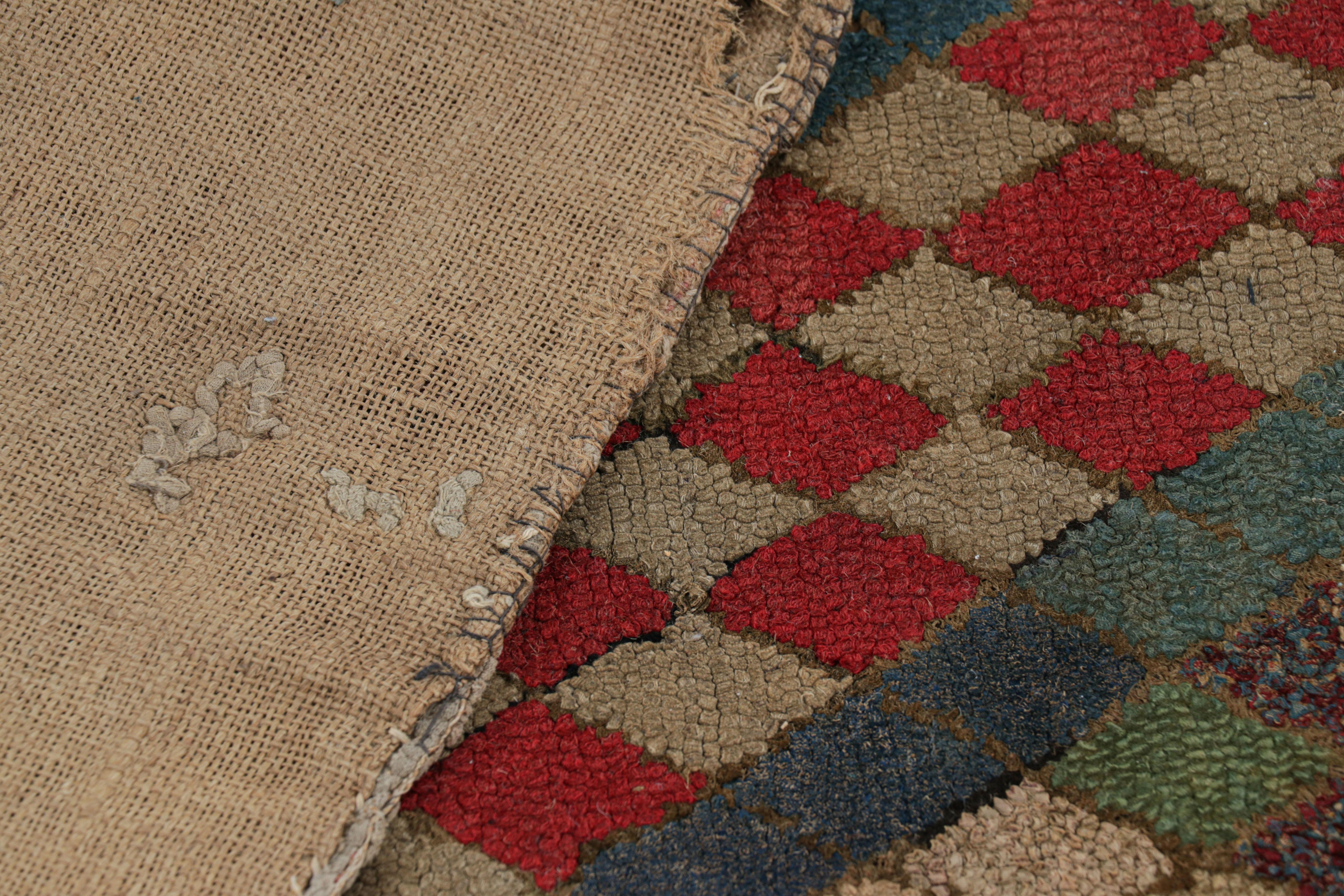 Antiker Hakenteppich mit geometrischen Medaillons und Mustern von Rug & Kilim (Wolle) im Angebot