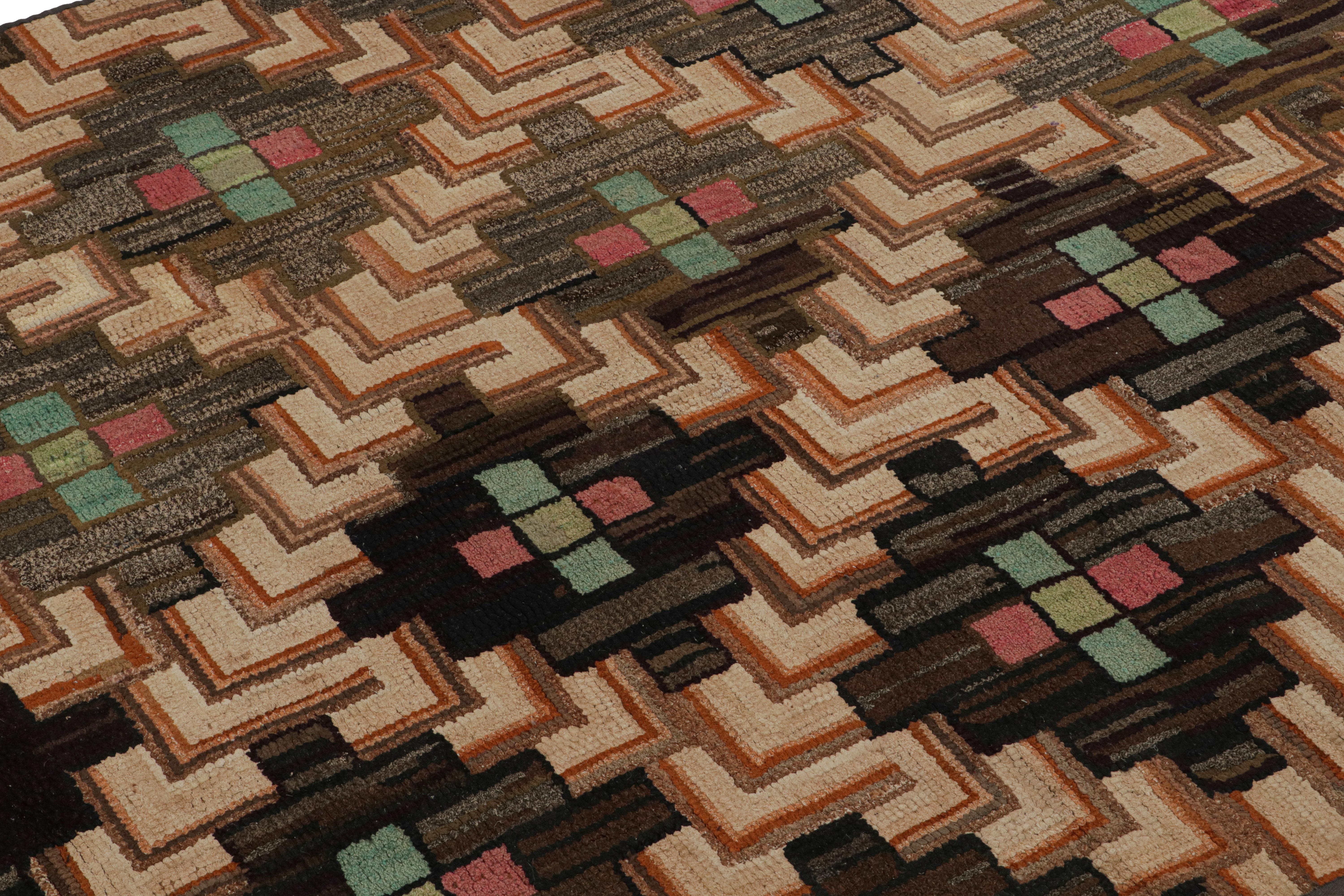 Antiker Hakenteppich mit polychromen geometrischen Mustern, von Rug & Kilim (Handgeknüpft) im Angebot