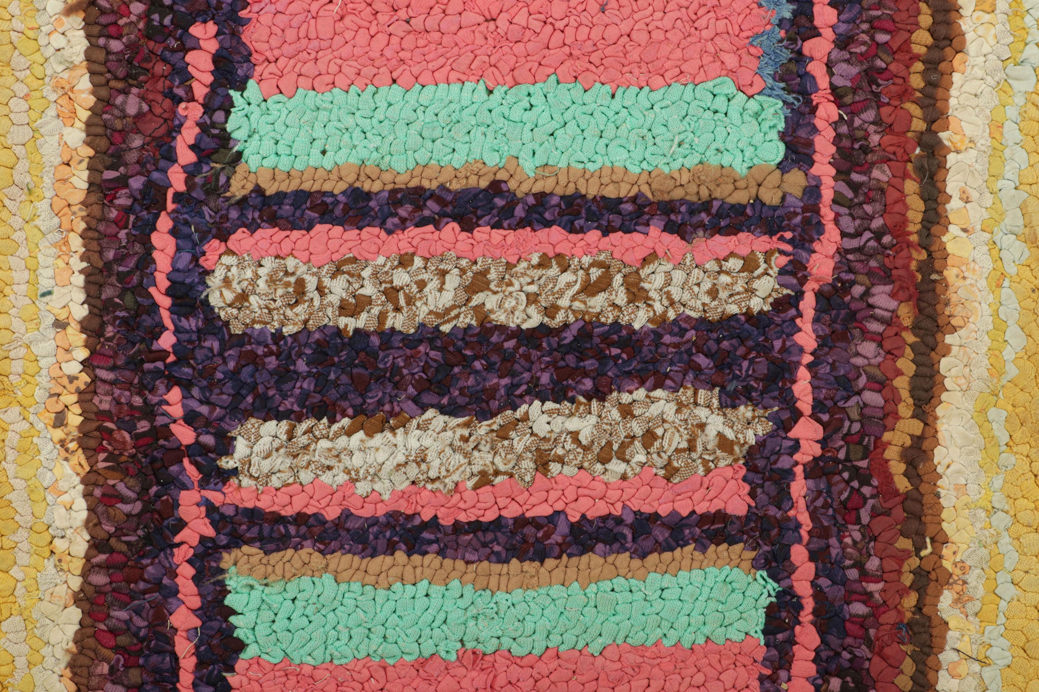 Americano Tappeto antico con ganci con motivi geometrici policromi  Rug & Kilim in vendita