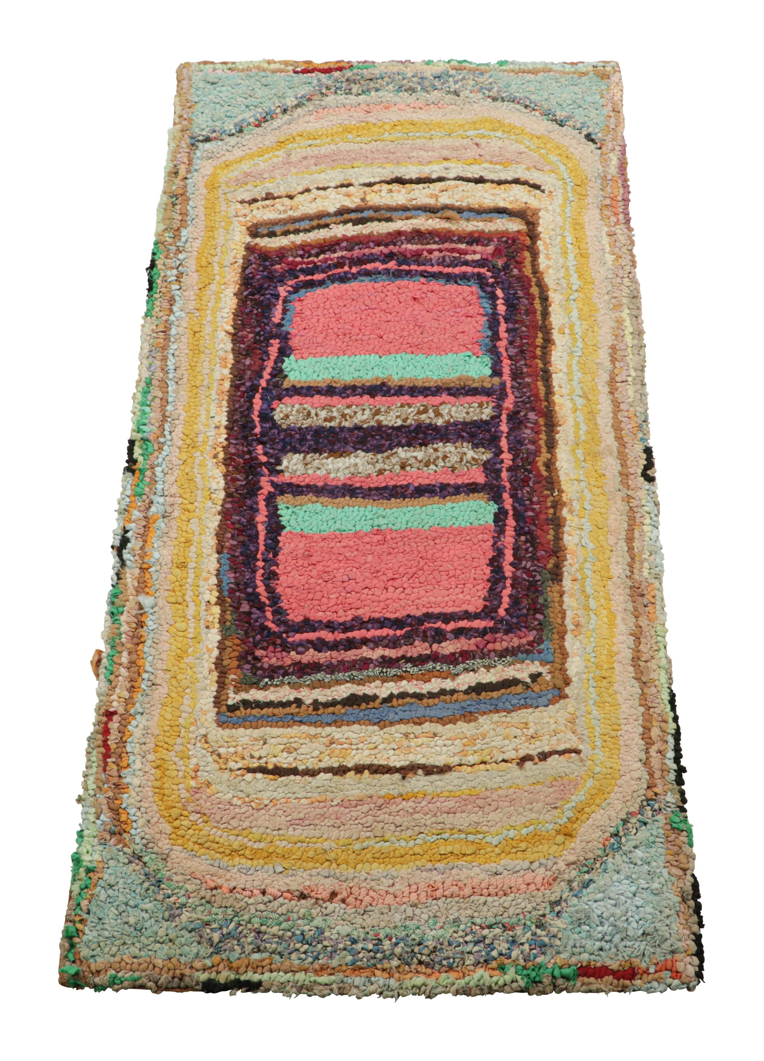 Tappeto antico con ganci con motivi geometrici policromi  Rug & Kilim In condizioni buone in vendita a Long Island City, NY