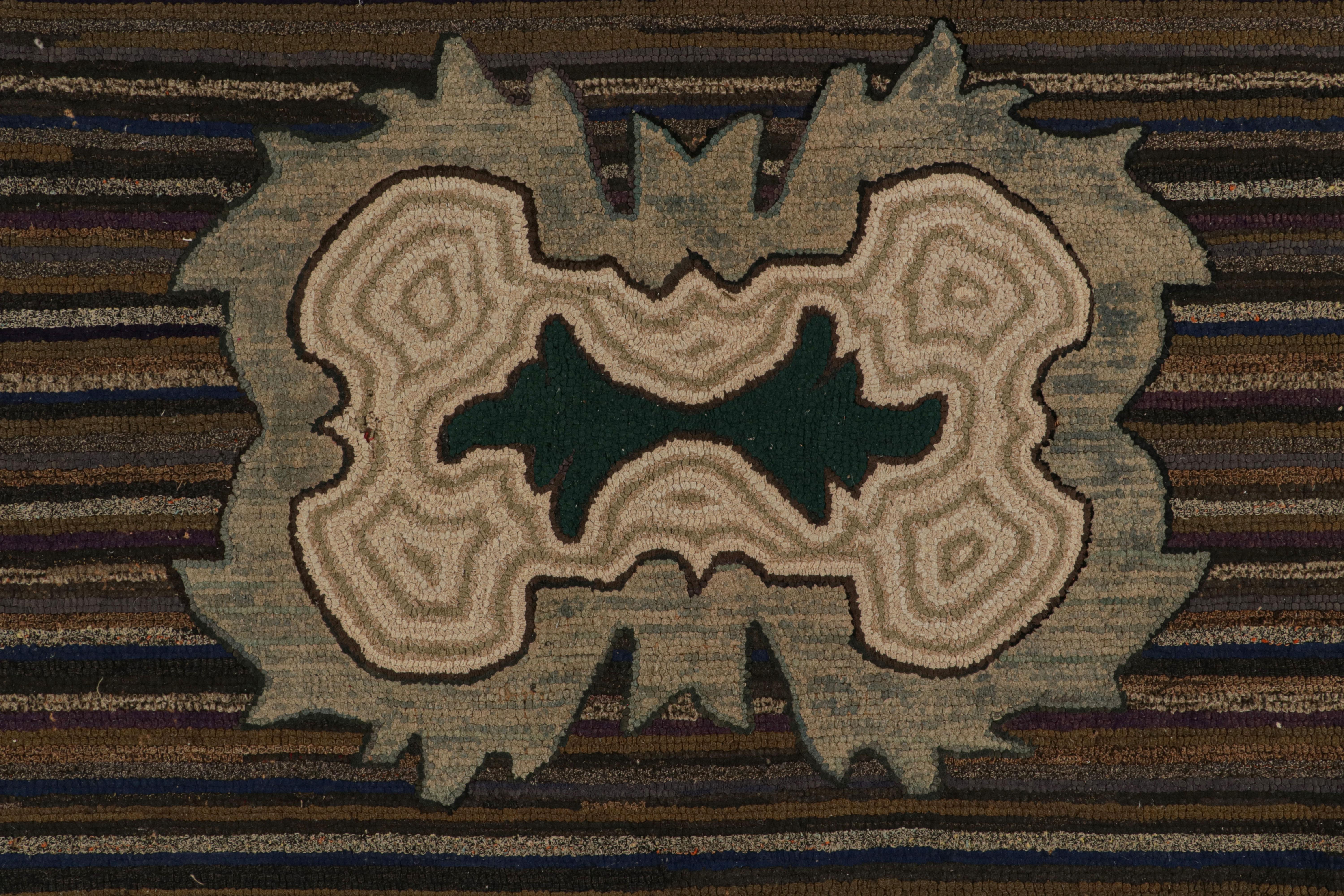 Tapis crocheté antique avec rayures et médaillons polychromes, de Rug & Kilim Bon état - En vente à Long Island City, NY