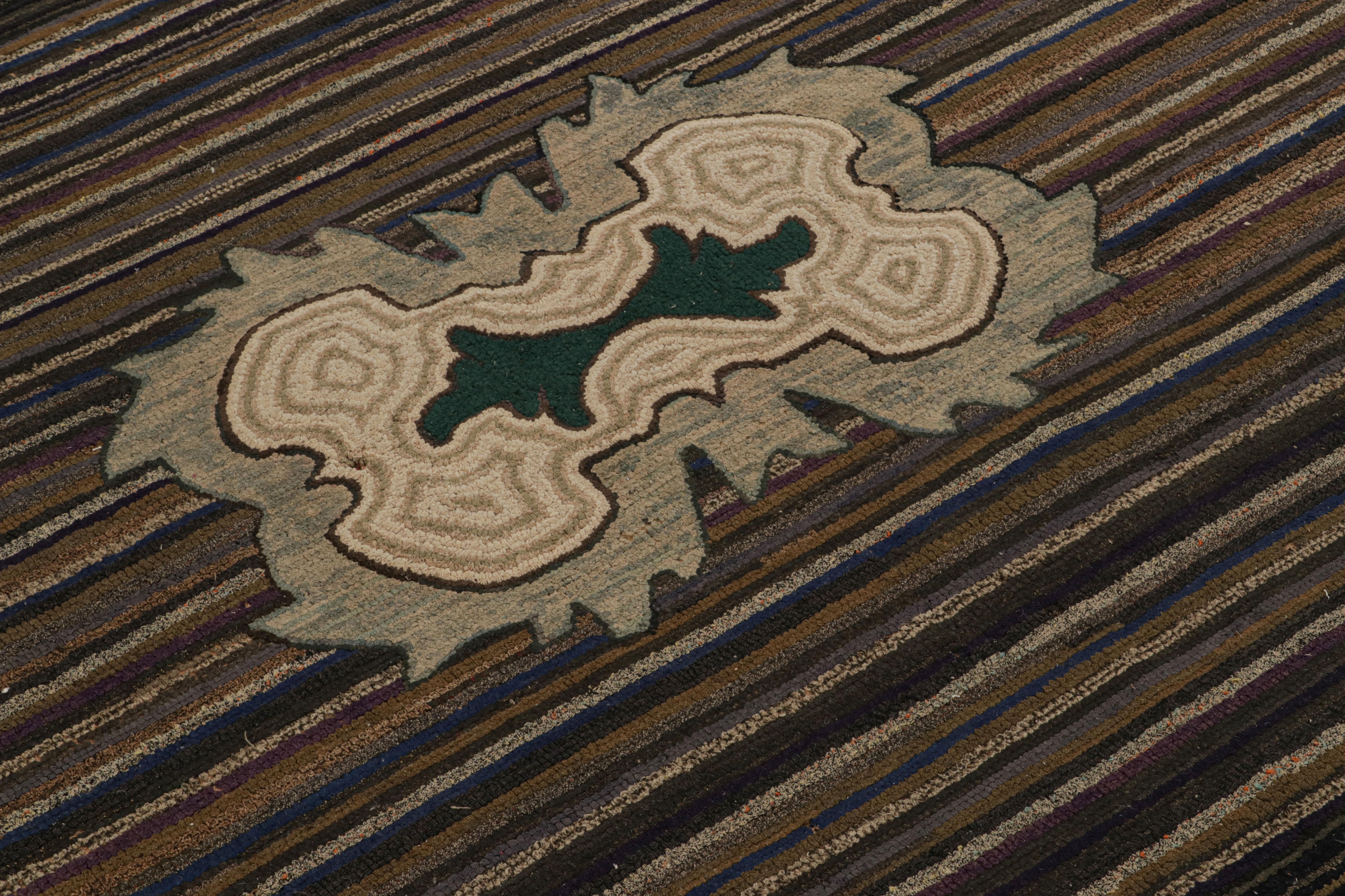 Milieu du XVIIe siècle Tapis crocheté antique avec rayures et médaillons polychromes, de Rug & Kilim en vente