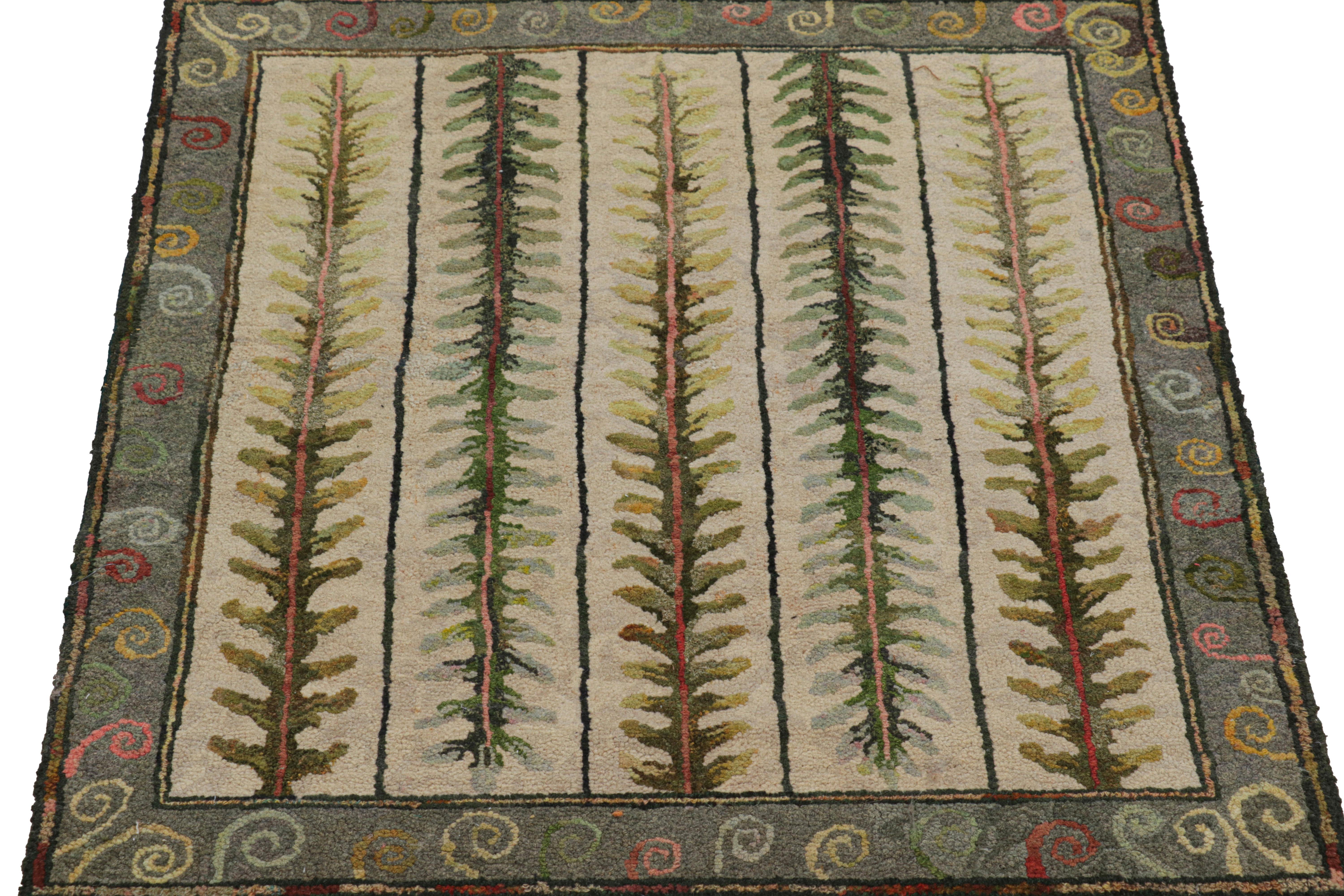 Annodato a mano Tappeto quadrato con ganci antichi in beige con medaglione floreale, da Rug & Kilim in vendita