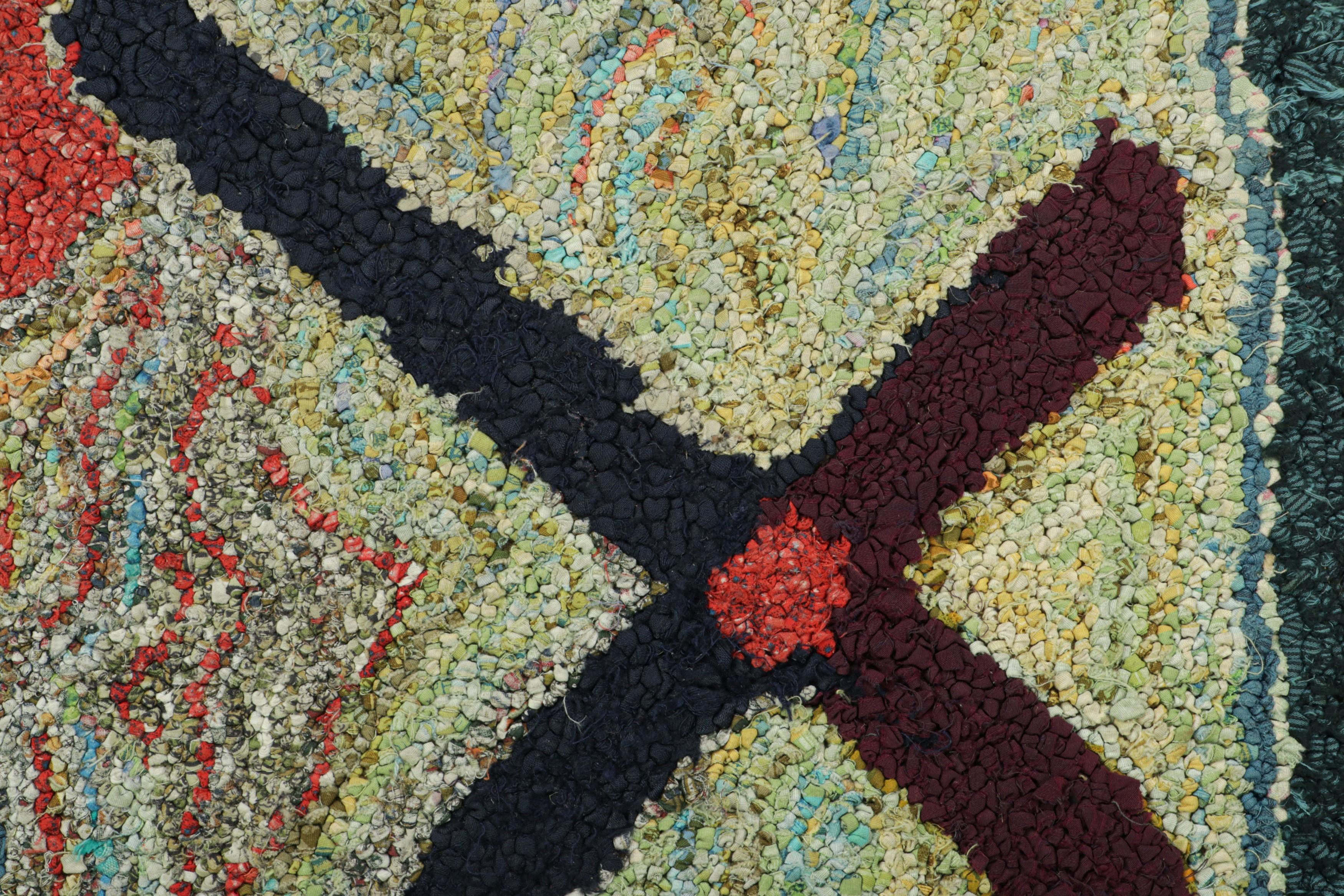 Americano Uncinetto antico con motivi geometrici sui toni del Greene & Greene  Rug & Kilim in vendita