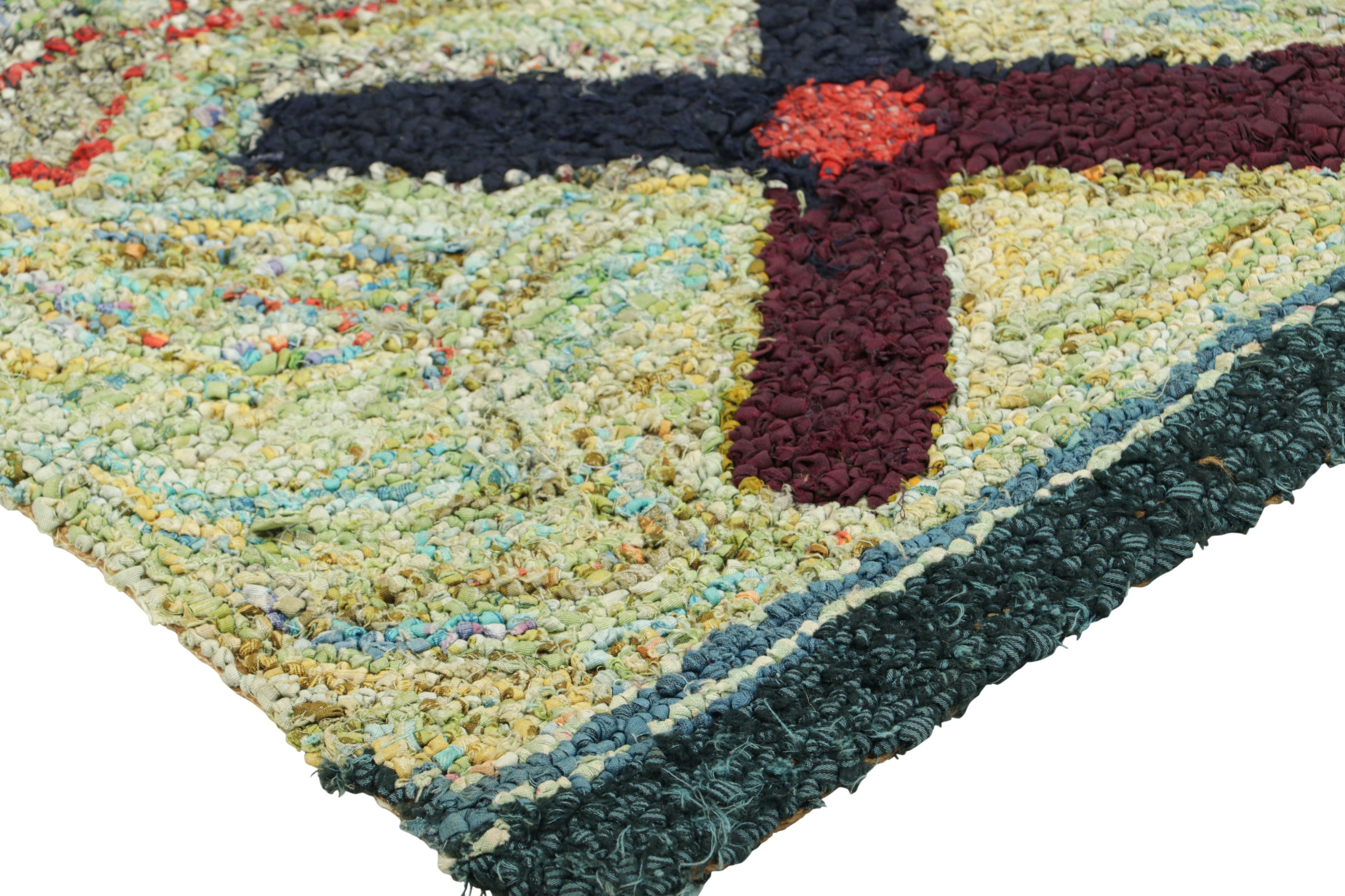 Inizio XX secolo Uncinetto antico con motivi geometrici sui toni del Greene & Greene  Rug & Kilim in vendita
