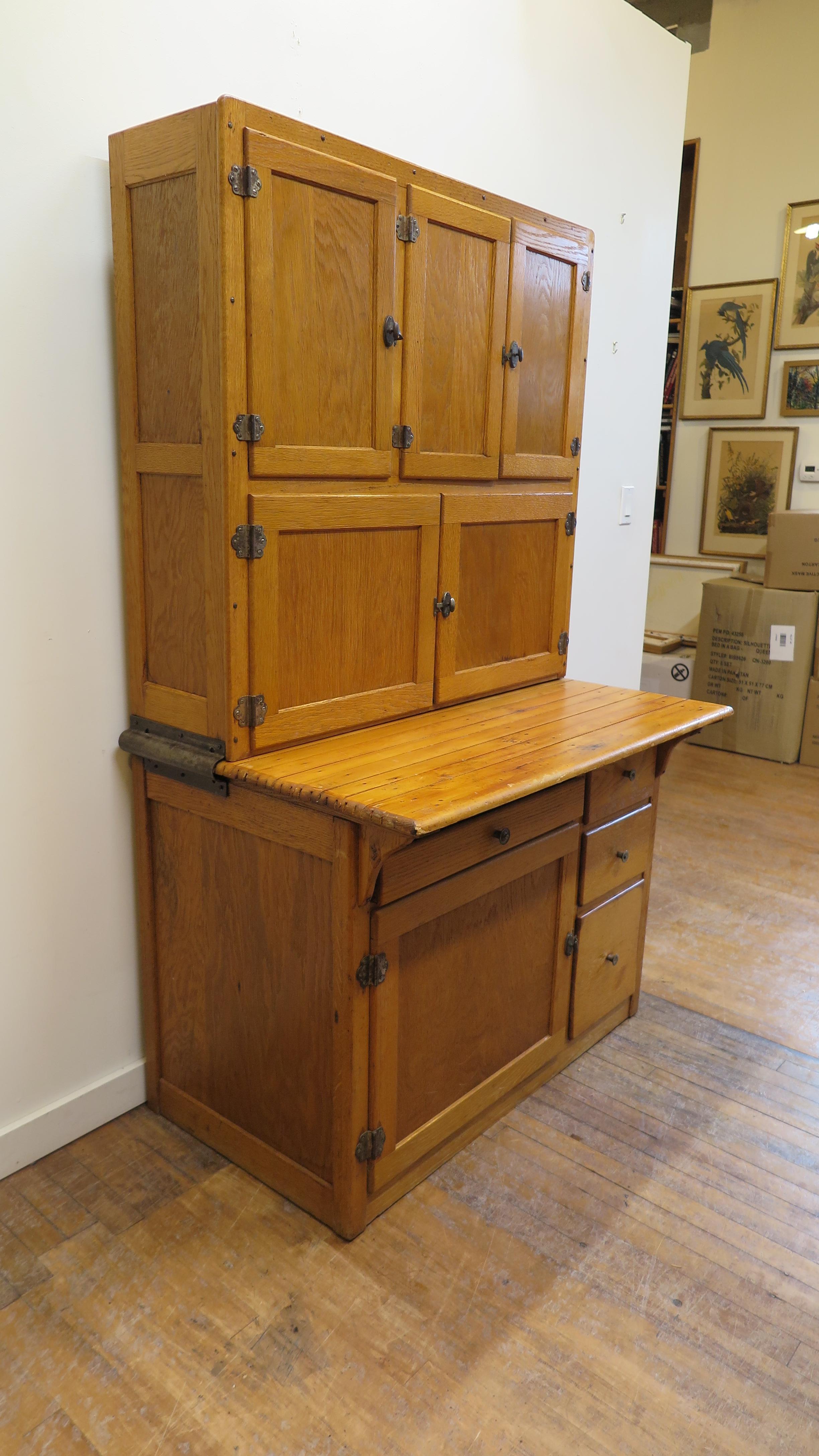 Early 20th century Hoosier cabinet. American Oak Hoosier cabinet from 1910-20. Hoosier Cabinets originated in Indiana as a type of cupboard or free-standing kitchen cabinet that also serves as a workstation. Having a pull out cutting board,