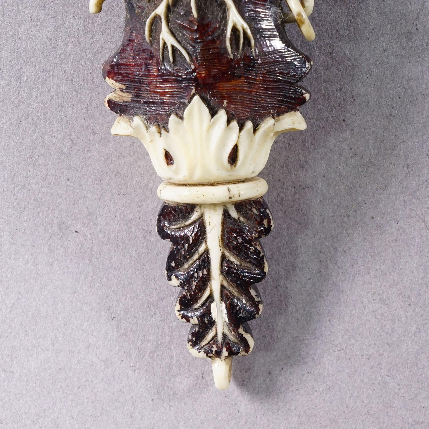 German Antique Horn Snuff Box with Deer Relief Early 19th Century For Sale