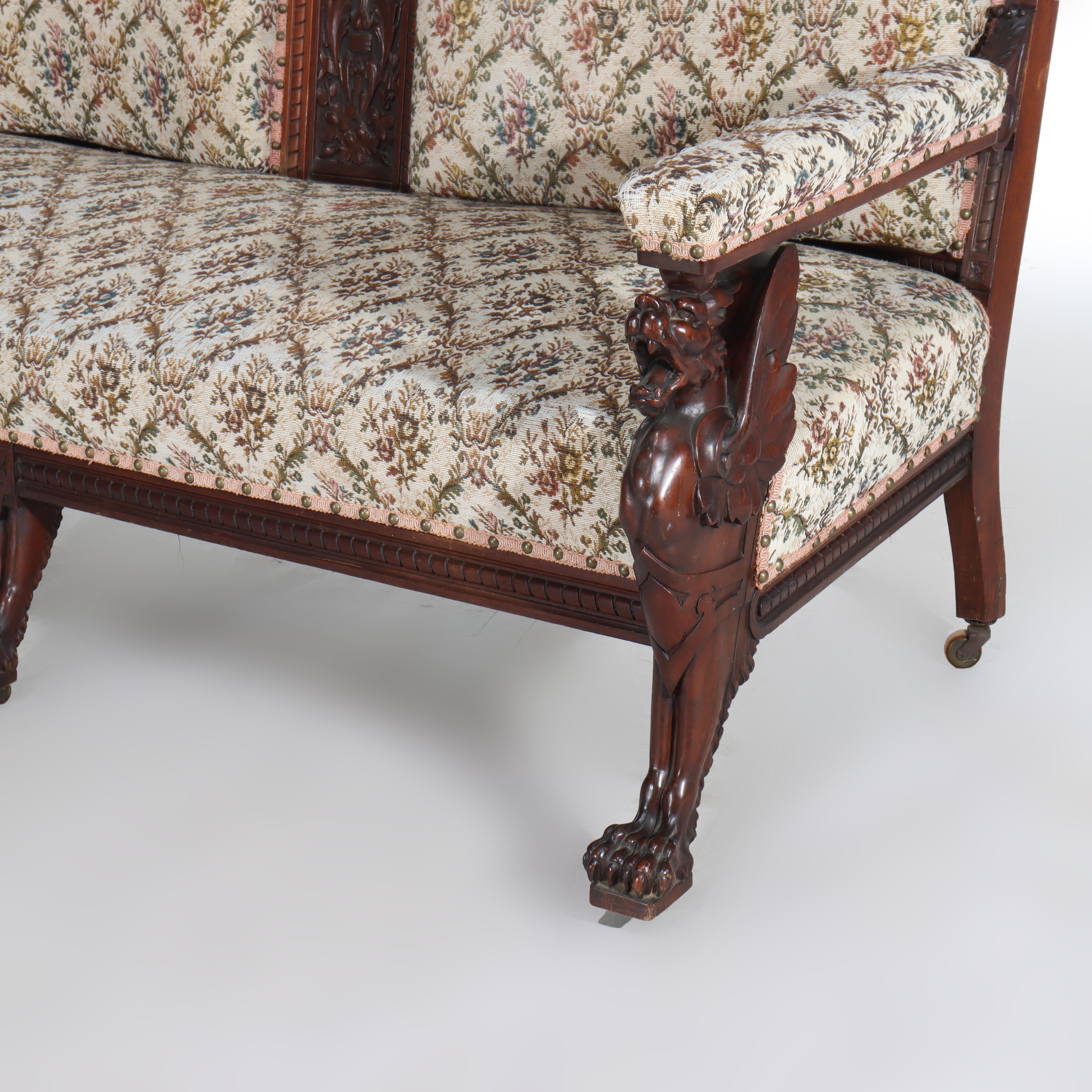 Antike Horner Figural geschnitzt Mahagoni Splayed Leg Tapestry & Griffin Sofa c1900 (20. Jahrhundert) im Angebot