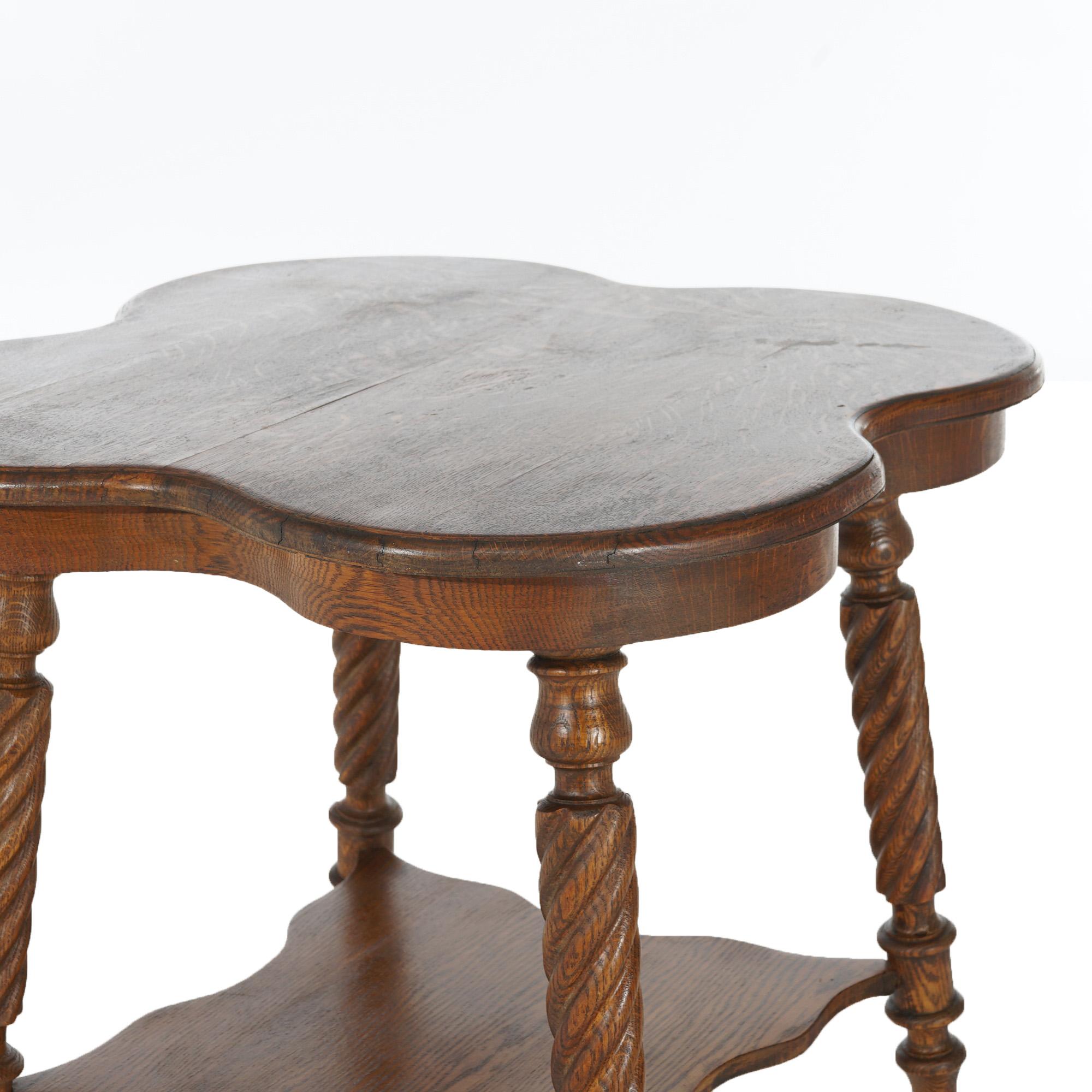 Antiker Horner School-Tisch aus Eiche mit Kleeblatt-Klauenfuß und Kristall mit gedrehten Beinen aus Eichenholz im Angebot 2
