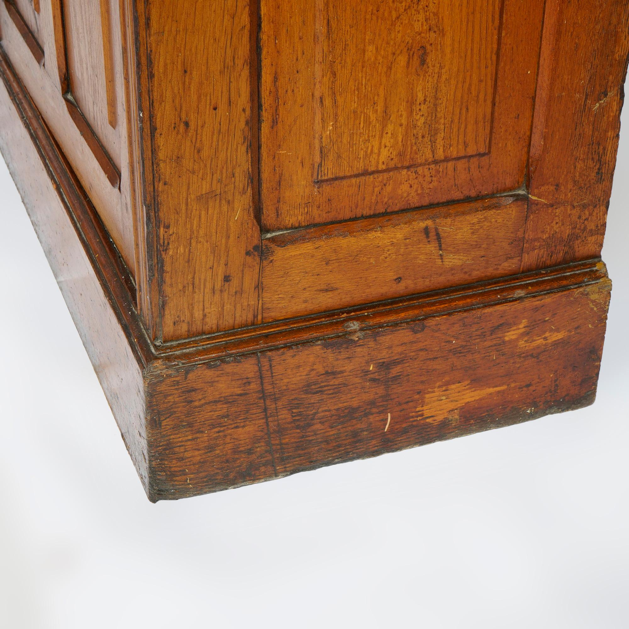 Antique Horner School Oak Double Door Gun Cabinet Circa 1900 For Sale 12