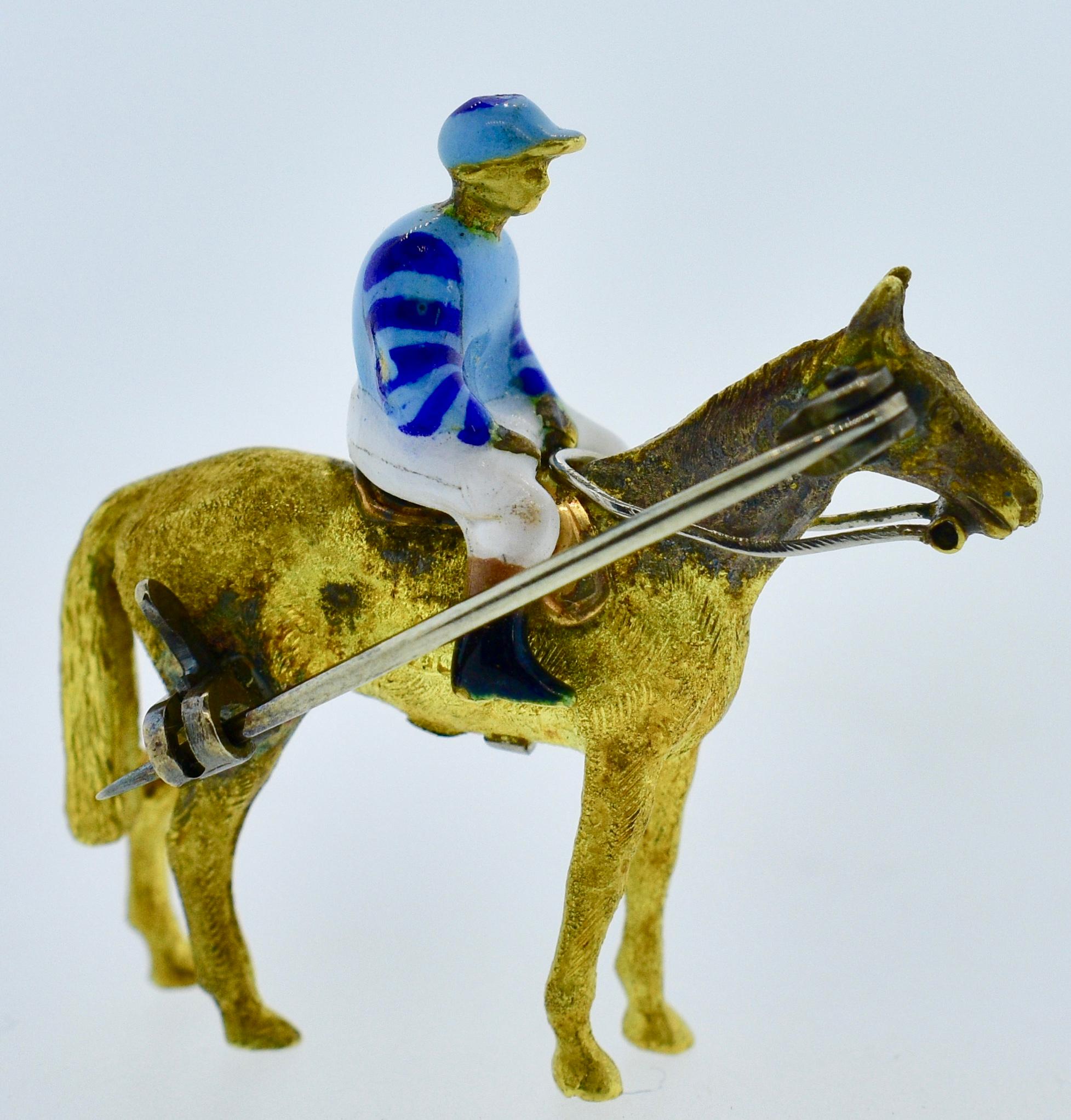 Antike Pferde- und Jockeybrosche aus 18 Karat und Emaille, englisch, um 1900 (Viktorianisch) im Angebot