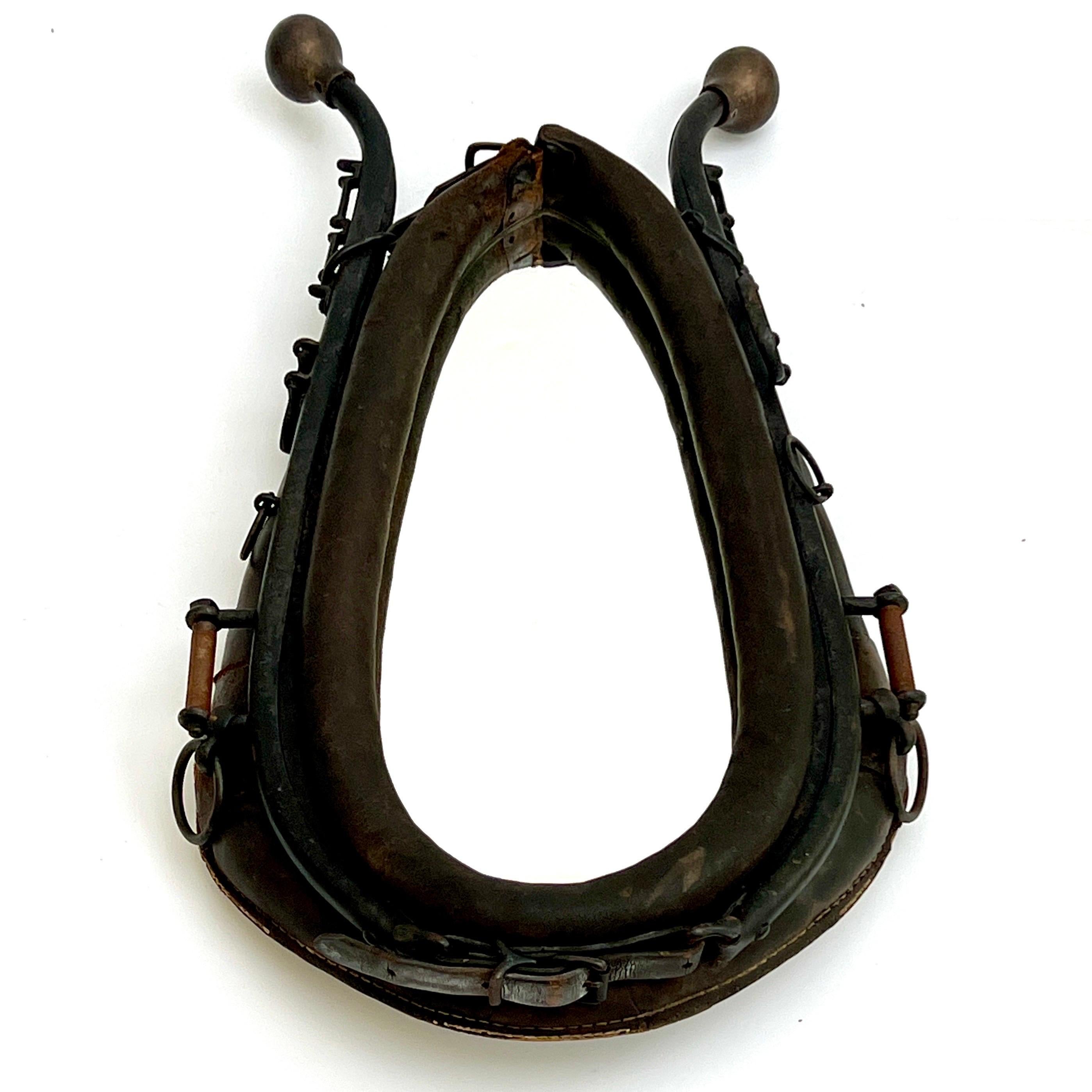 Antique Equestrian Horse Collar Mirror in Distressed Leather In Fair Condition For Sale In Fort Lauderdale, FL