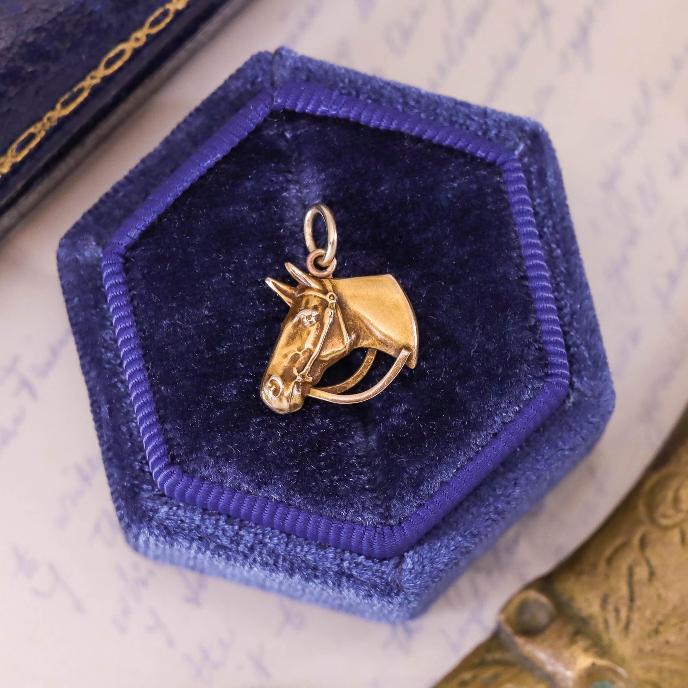 Antiguo Colgante de Conversión de Caballo de Oro de 10k en venta 1