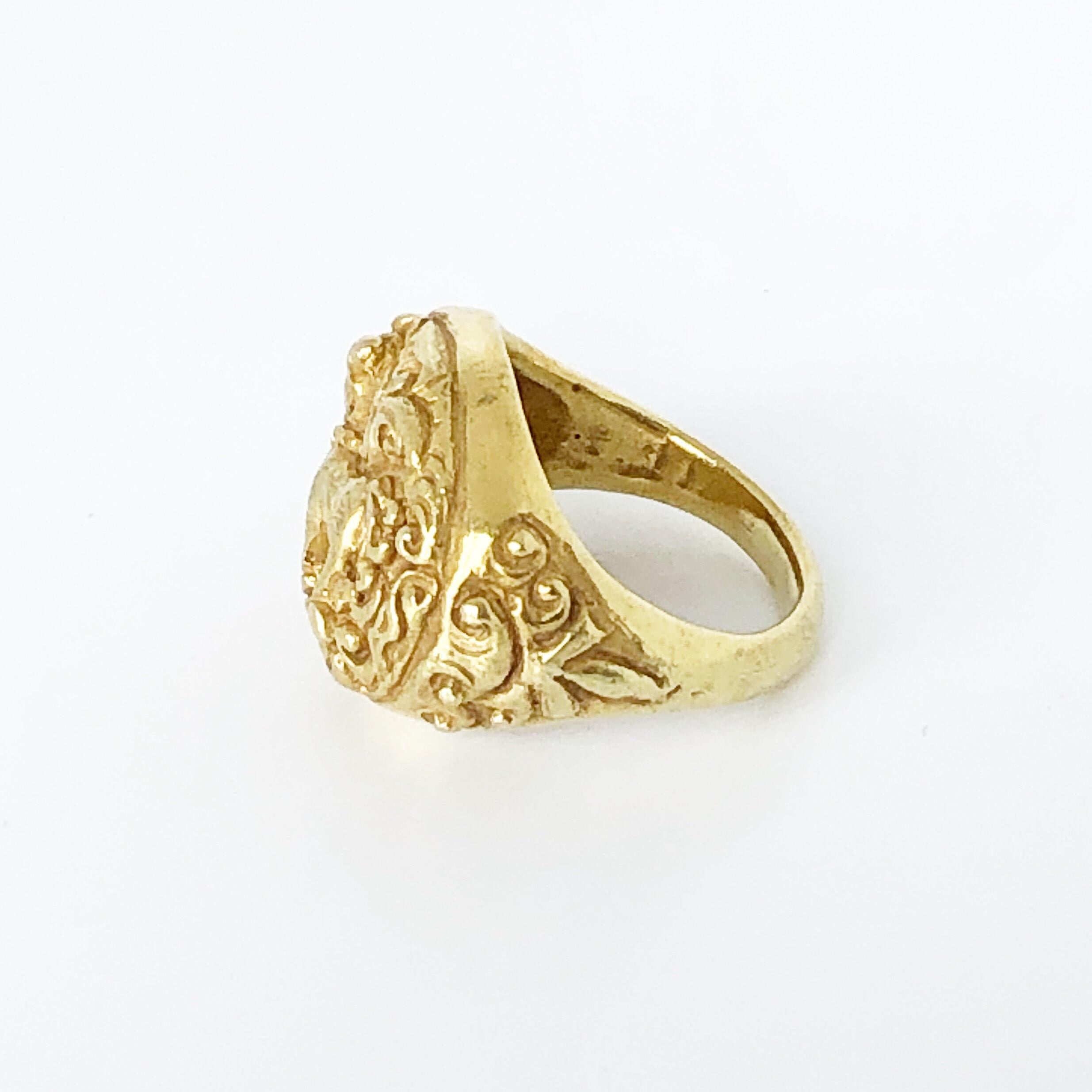This antique horse ring is a symbol of nobility in East Java in the 14-15th centuries. The Ashvamedha is a horse ritual followed by the Srauta tradition of Vedic religion. It was used by ancient Indian kings to prove their imperial sovereignty: a