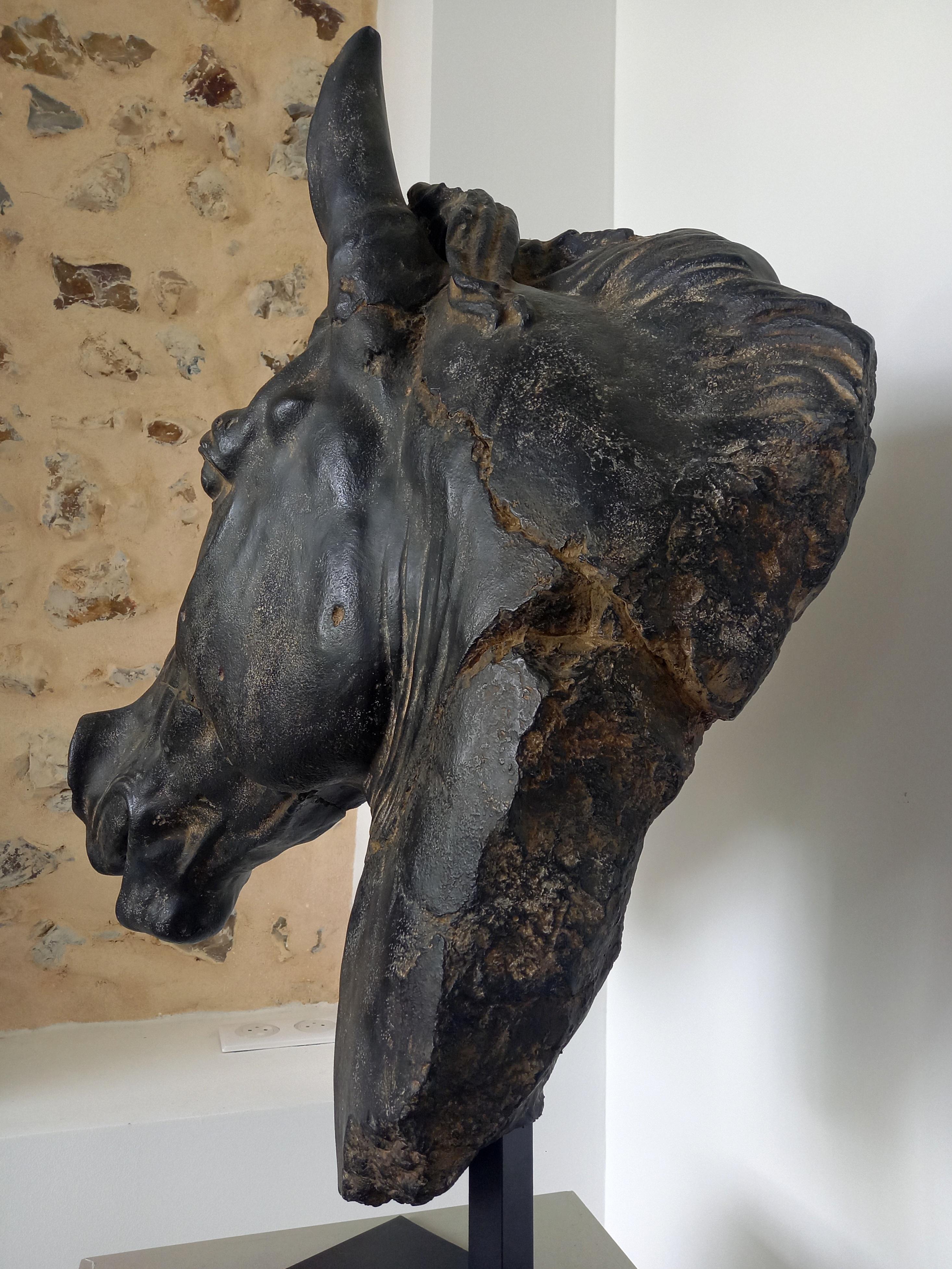 Antike Pferdeskulptur-Reproduktion (Harz) im Angebot
