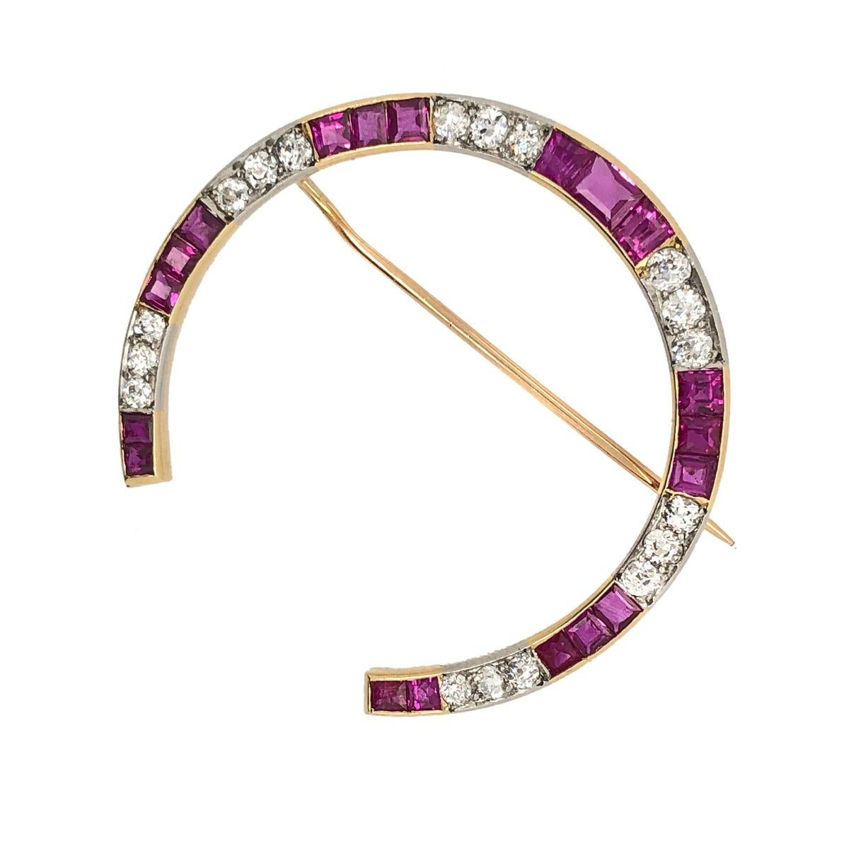 Antique Horse Shoe Diamond Burma Ruby Platinum Brooch In Excellent Condition For Sale In New York, NY