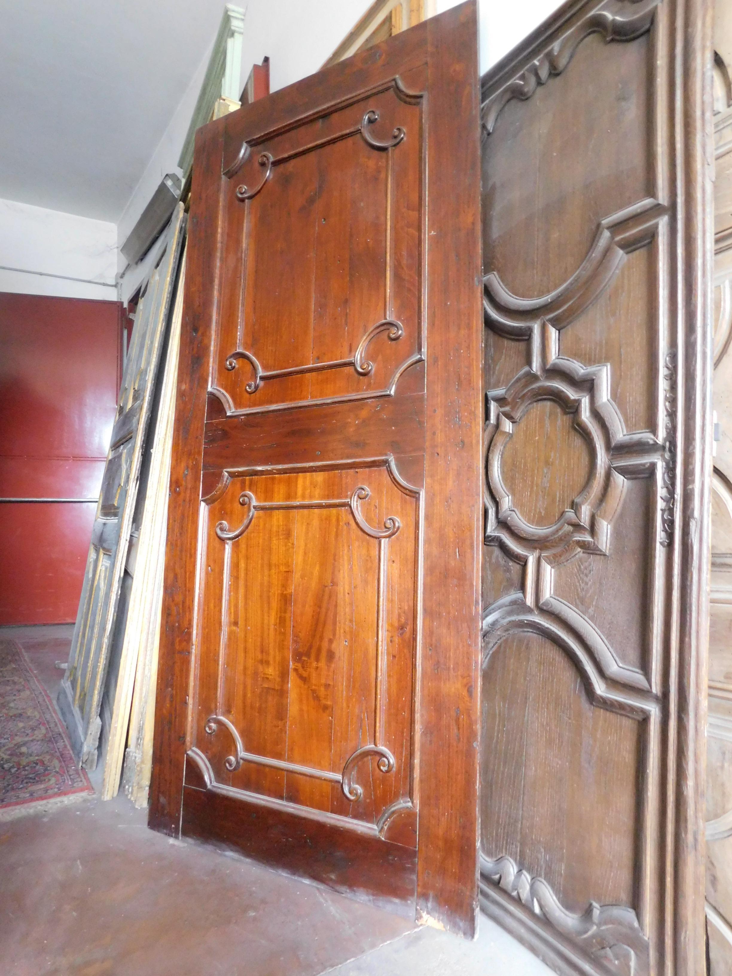 Antique doors of Hotel, is part of a series of 5 identical doors, very thin, they were used as a cover panel for armored doors of the various rooms. they were made in the eighteenth century by craftsmen from Italy, they came from historic hotels in