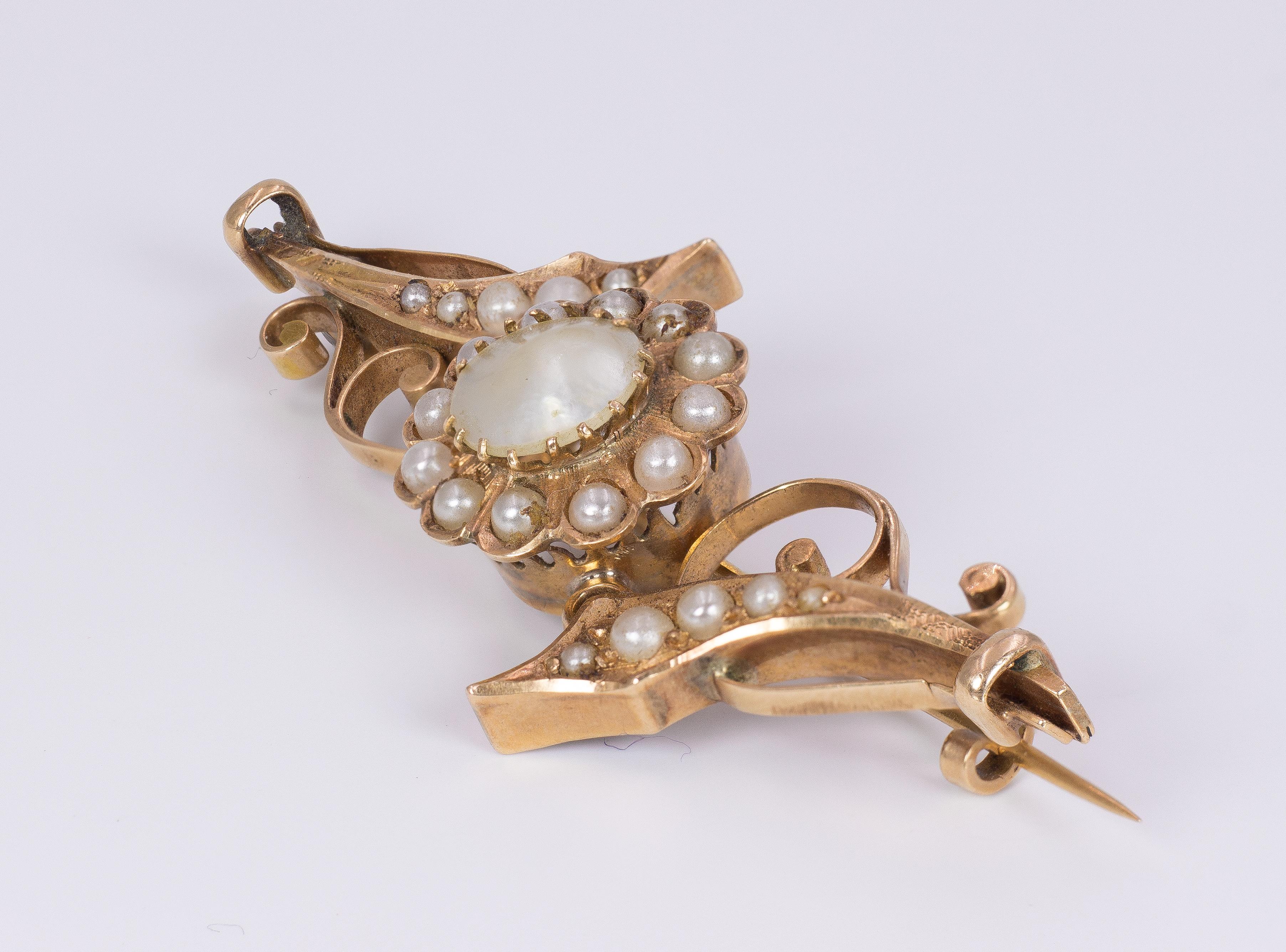This antique brooch, dating from the House of Bourbon period (the 2nd half/late Nineteenth Century) is set with a central flower, decorated with pearls; the flowe is flanked on either side by two other decorations, set with pearls. The brooch is