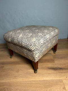 Antiker Howard and Sons Polsterhocker