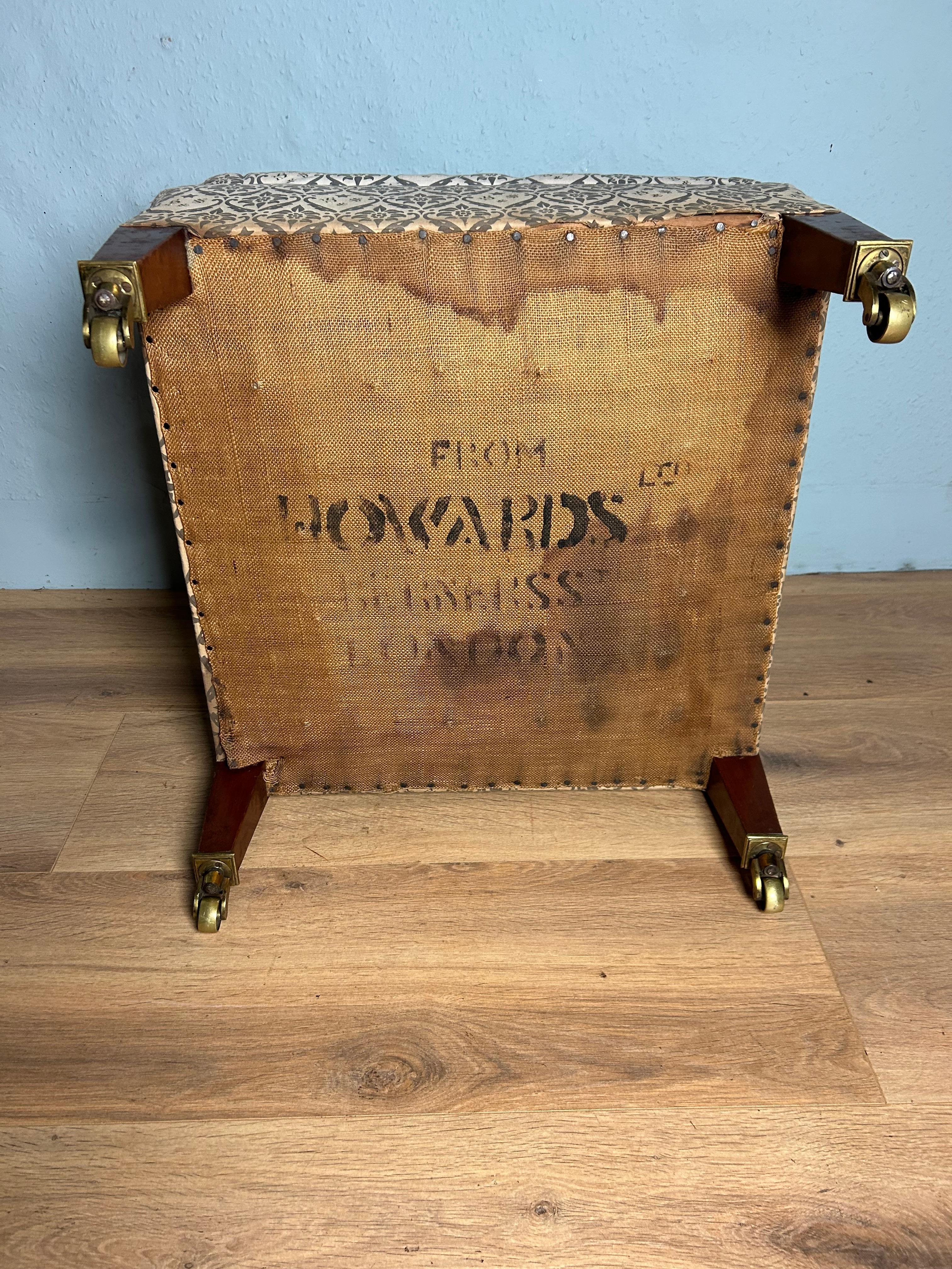 Tappezzeria Antico sgabello imbottito Howard and Sons in vendita
