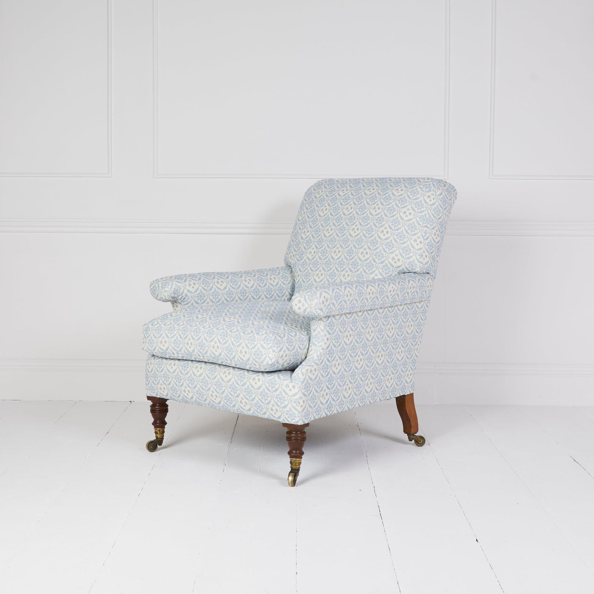 Noyer Fauteuil ancien Howard and Sons Willoughby en vente