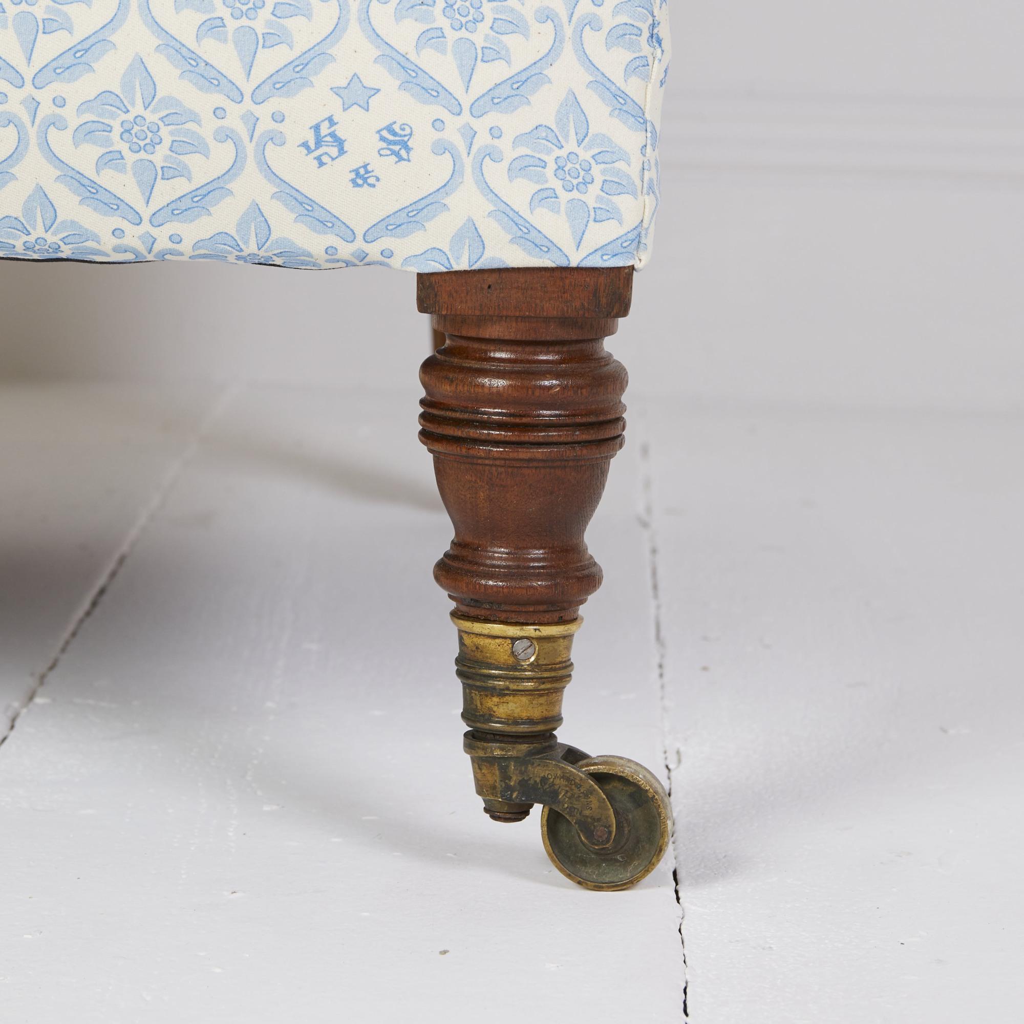 Fauteuil ancien Howard and Sons Willoughby en vente 1