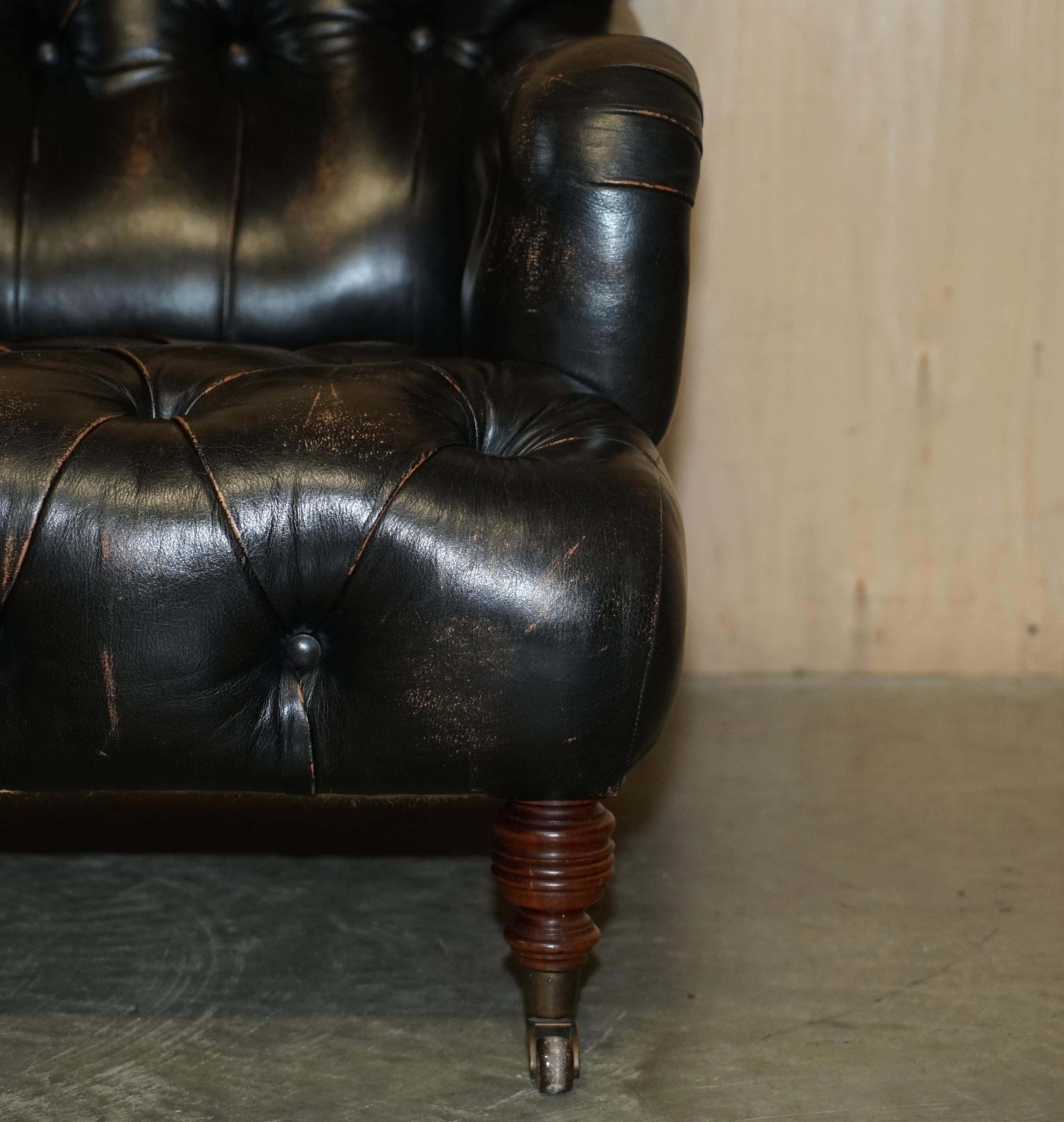 Fauteuil Chesterfield ancien en cuir noir de style Bridgewater de Howard and Sons en vente 6