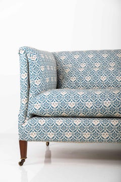 Antikes englisches Country-Haus-Sofa „Castellane“ von Howard & Sons, um 1920