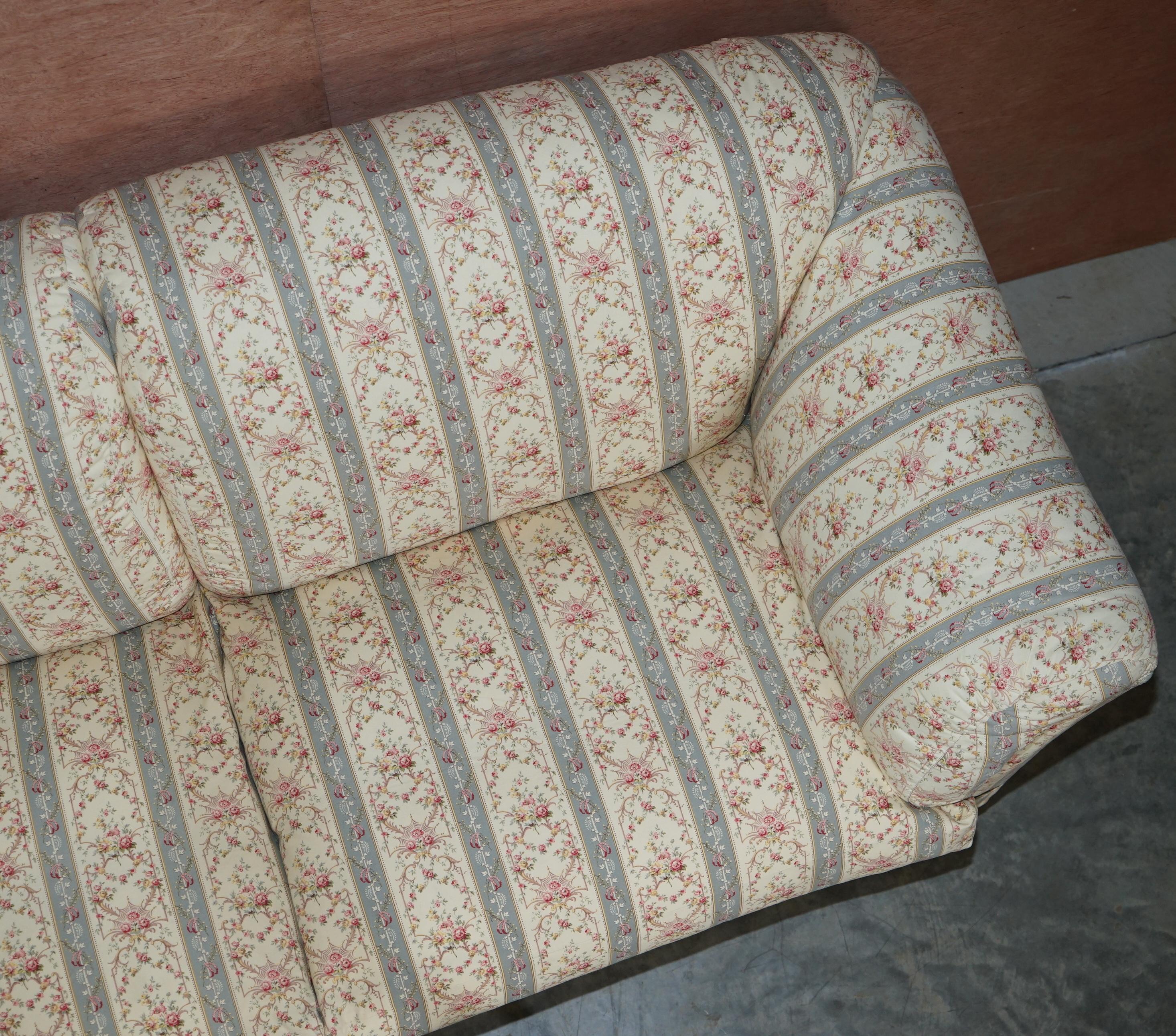 Antike antike Howard & Sons Portarlington Großes Sofa Original Staubbeutelpolsterung im Angebot 5