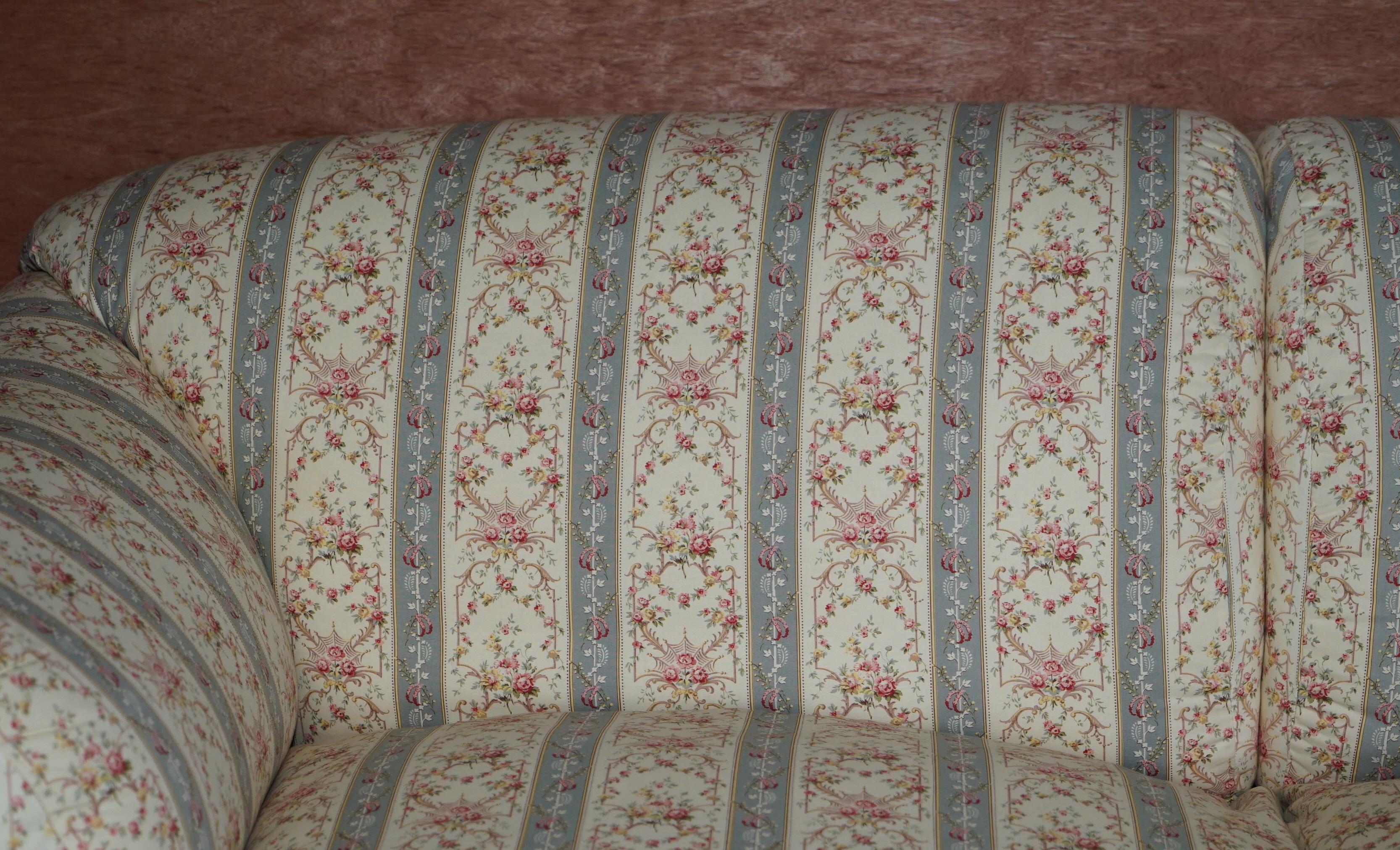 Antike antike Howard & Sons Portarlington Großes Sofa Original Staubbeutelpolsterung (Frühes 20. Jahrhundert) im Angebot