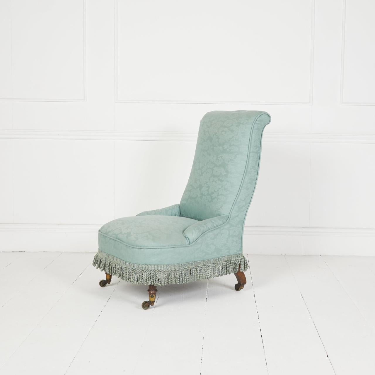 Chaise Howard en état d'origine
reposant sur des pieds tournés en noyer anglais et des roulettes à chape.

Londres Vers 1900

Livraison sur le continent FOC Londres hebdomadaire
POA international  US 14 jours

Service d'ameublement disponible