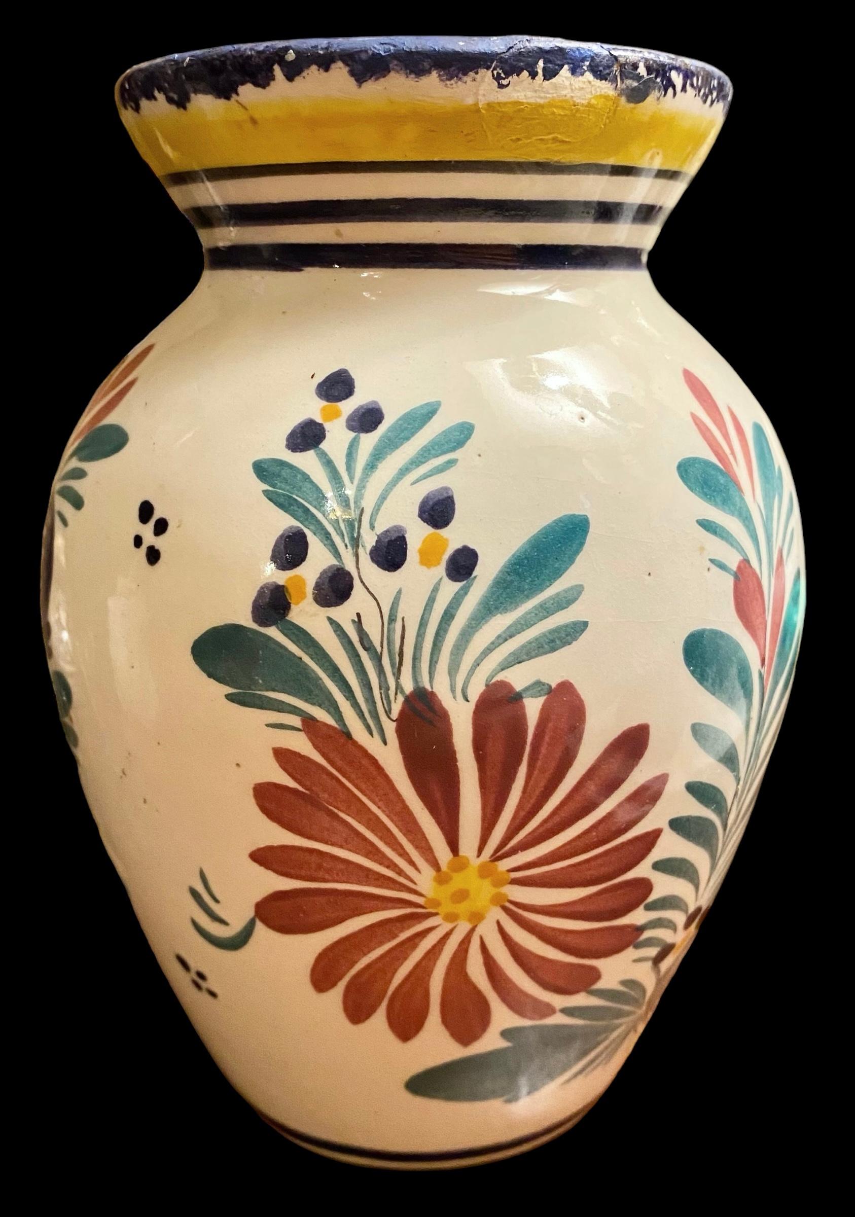 Jarrón Vintage HR Quimper de loza francesa en Bueno estado para la venta en New Orleans, LA