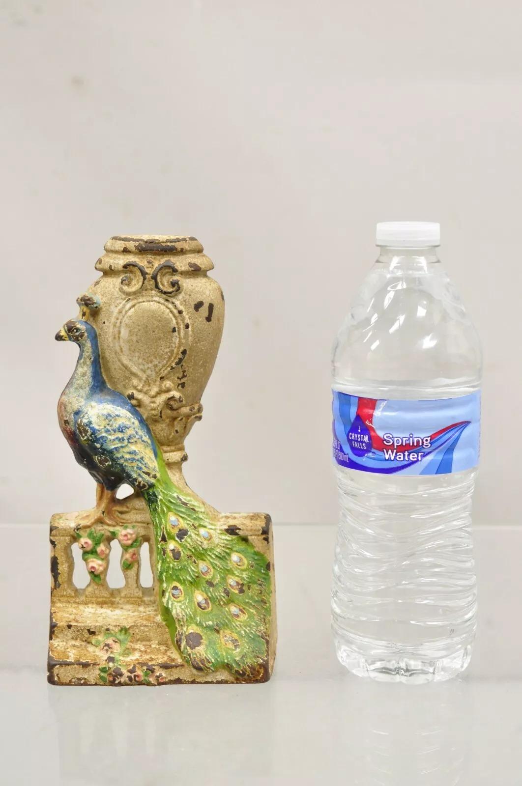 Antiguo tope de puerta de hierro fundido Hubley Art Decó Figural pavo real pintado de azul y verde. Circa principios de 1900. Medidas: 8