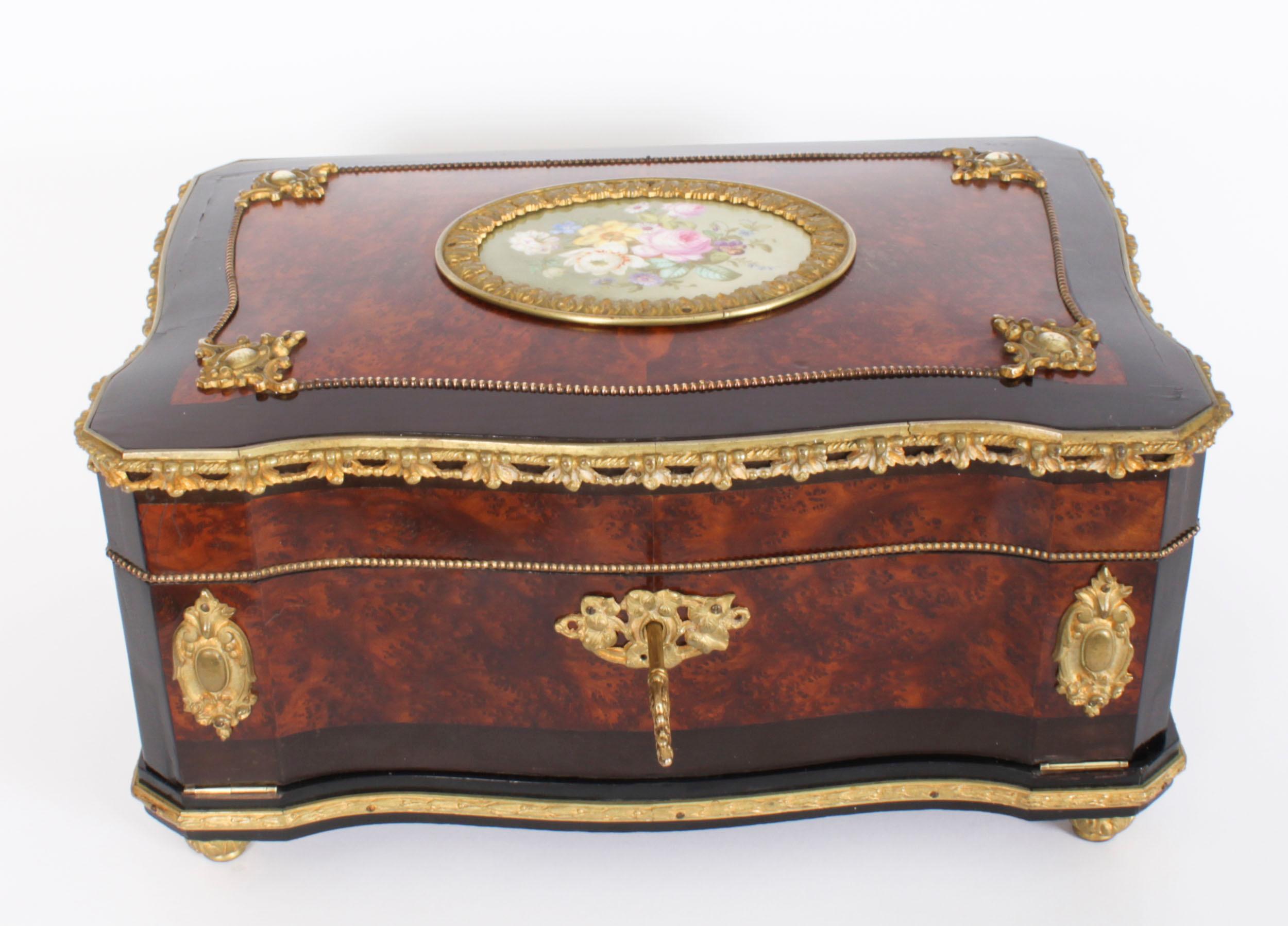Antique Huge French Amboyna Porcelain Cameo Writing Casket 19th C In Good Condition For Sale In London, GB