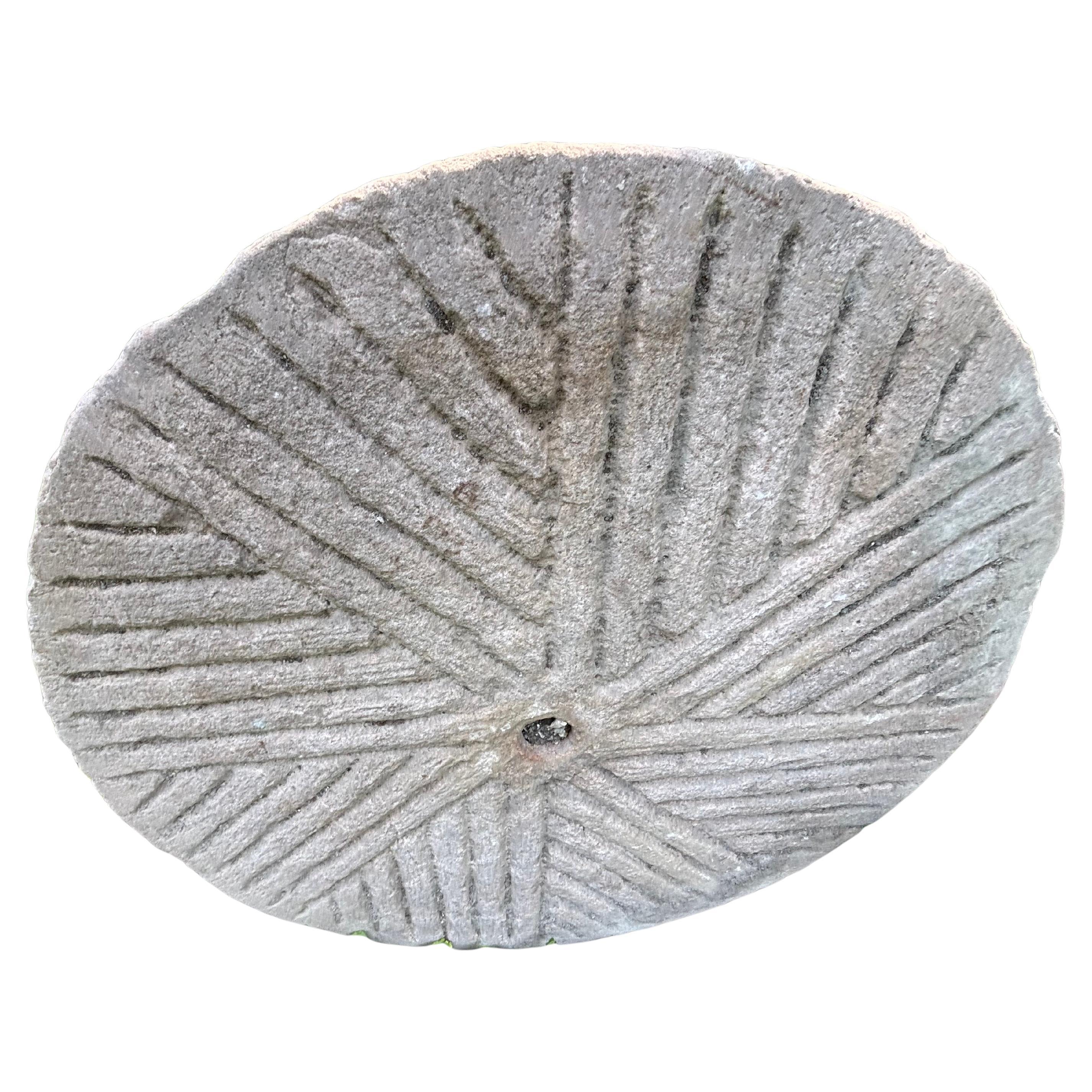 Pierre de moulin de jardin ancienne, 19ème siècle en vente