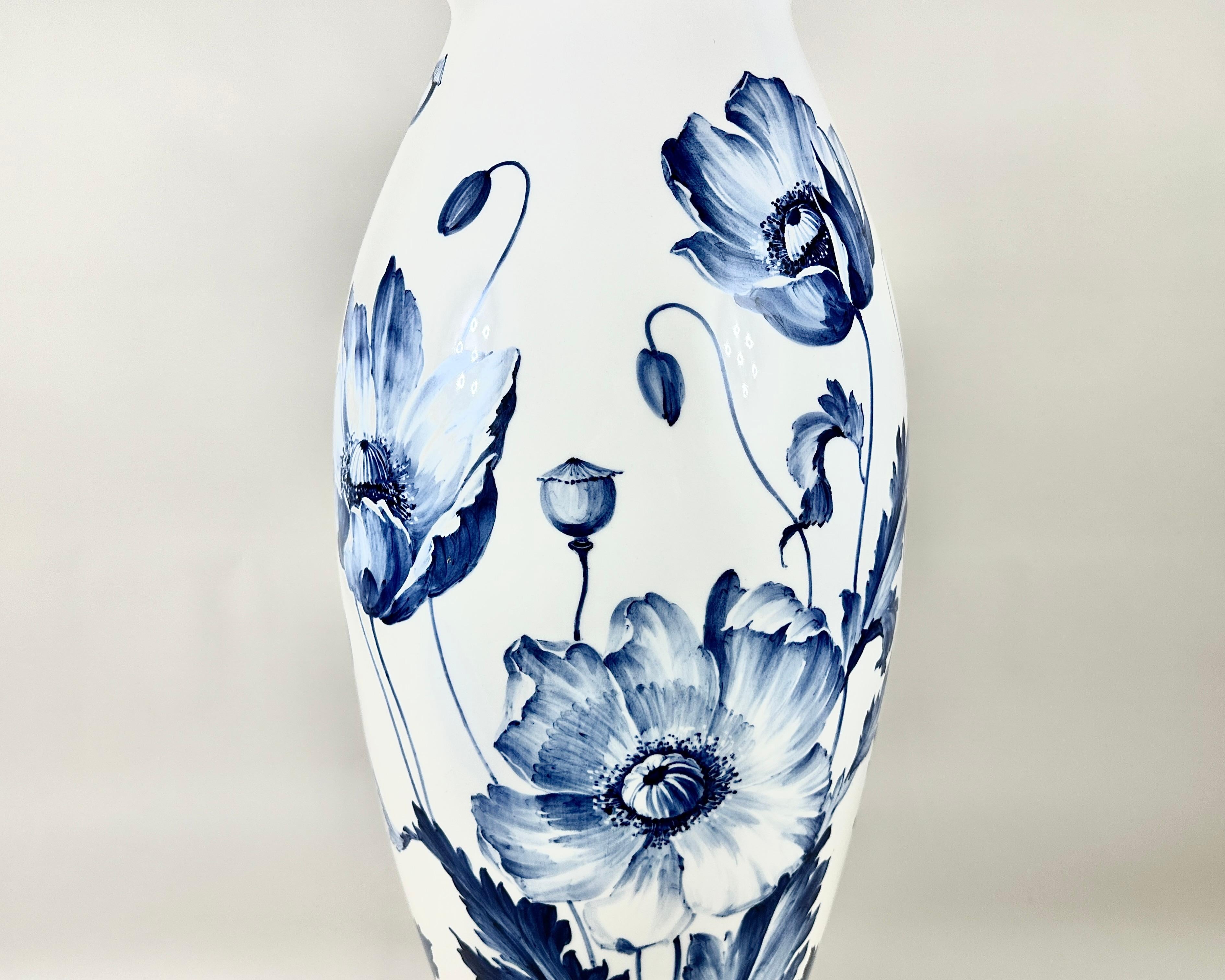 Inizio XX secolo Antico vaso Hutschenreuther dipinto a mano in Germania nel 1910 Condit... in vendita