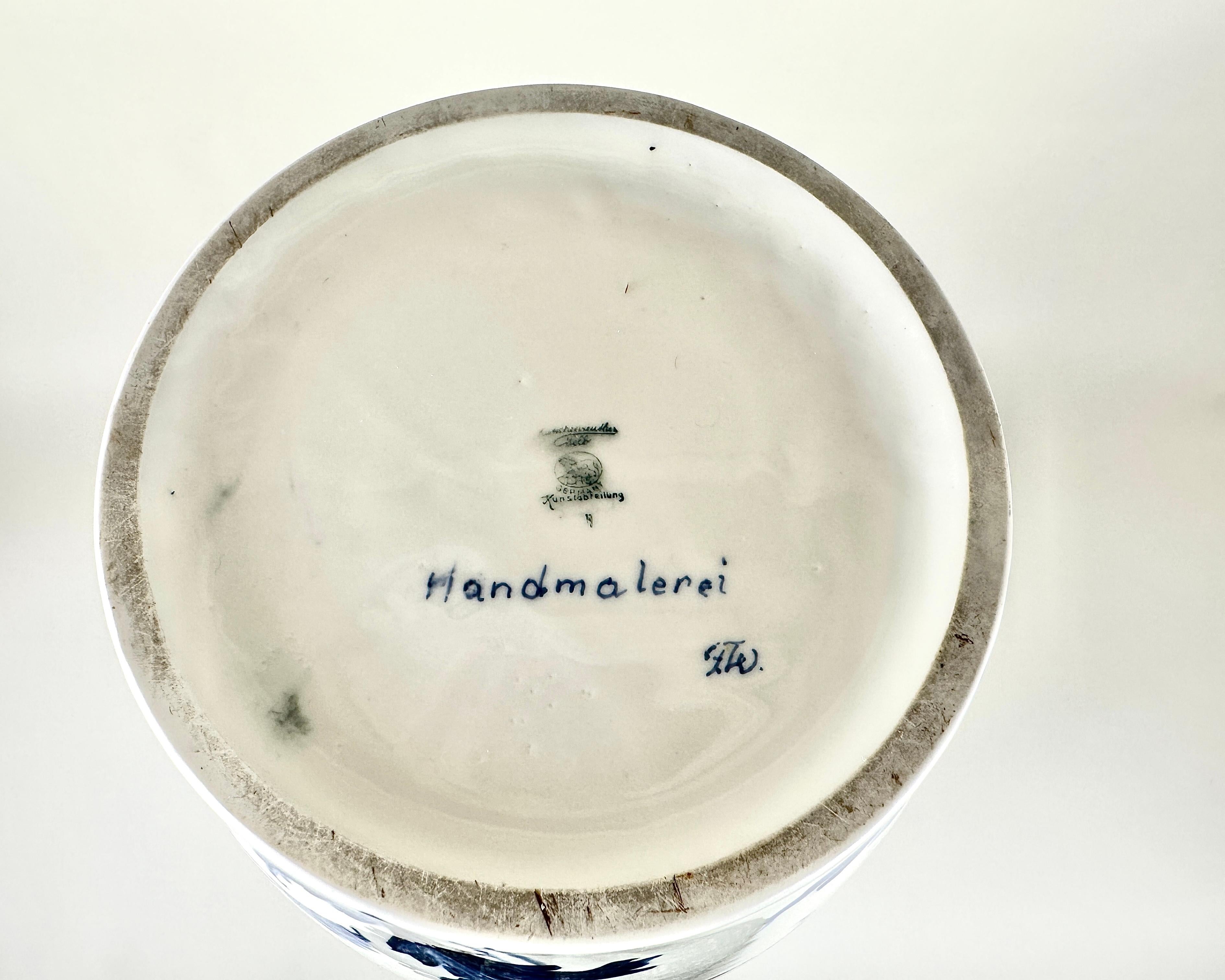 Antico vaso Hutschenreuther dipinto a mano in Germania nel 1910 Condit... in vendita 2