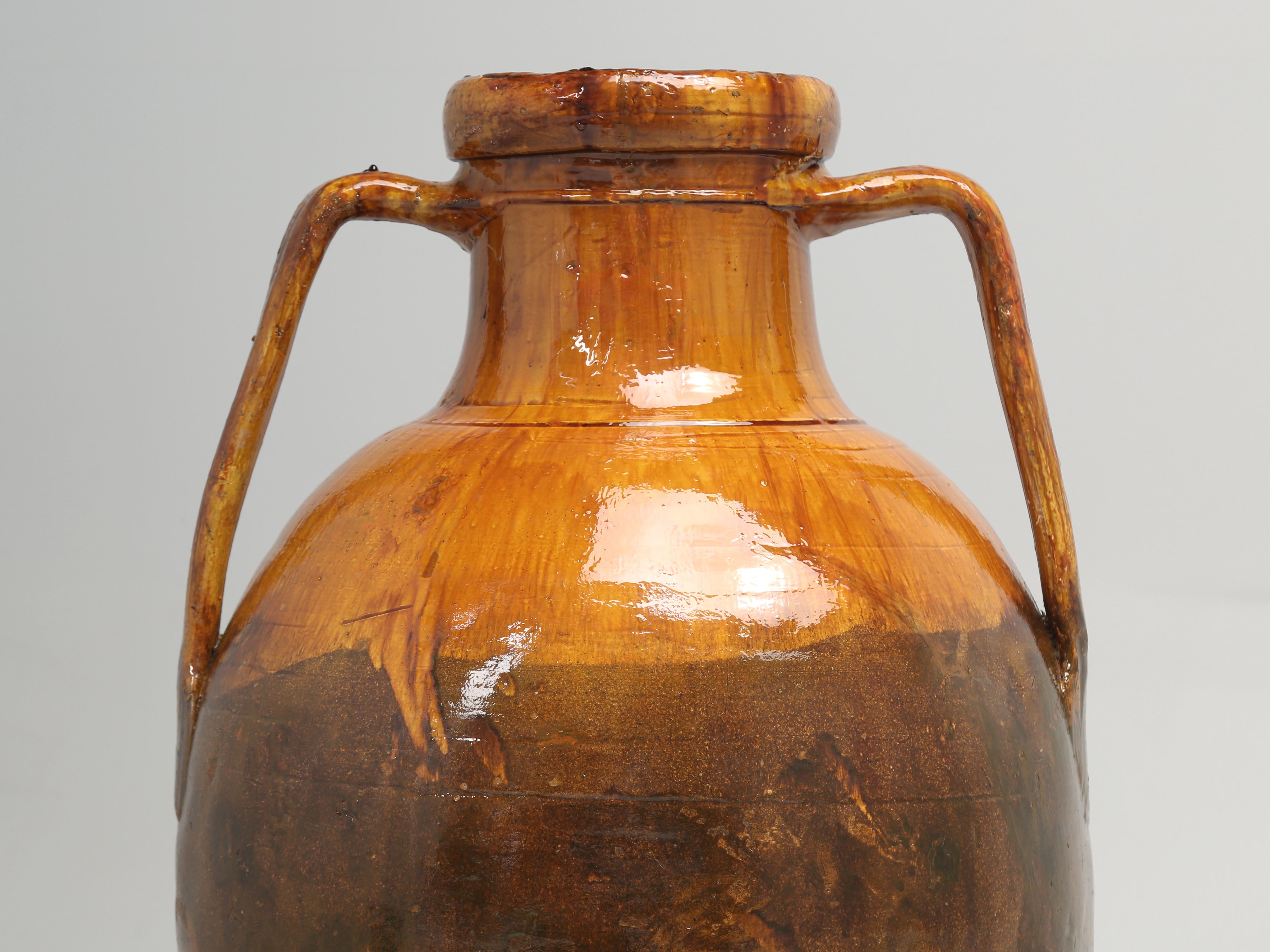 Country Ancienne grande jarre à huile d'olive ou Amphora Italienne Grande Couleur Italienne Fin des années 1800  en vente
