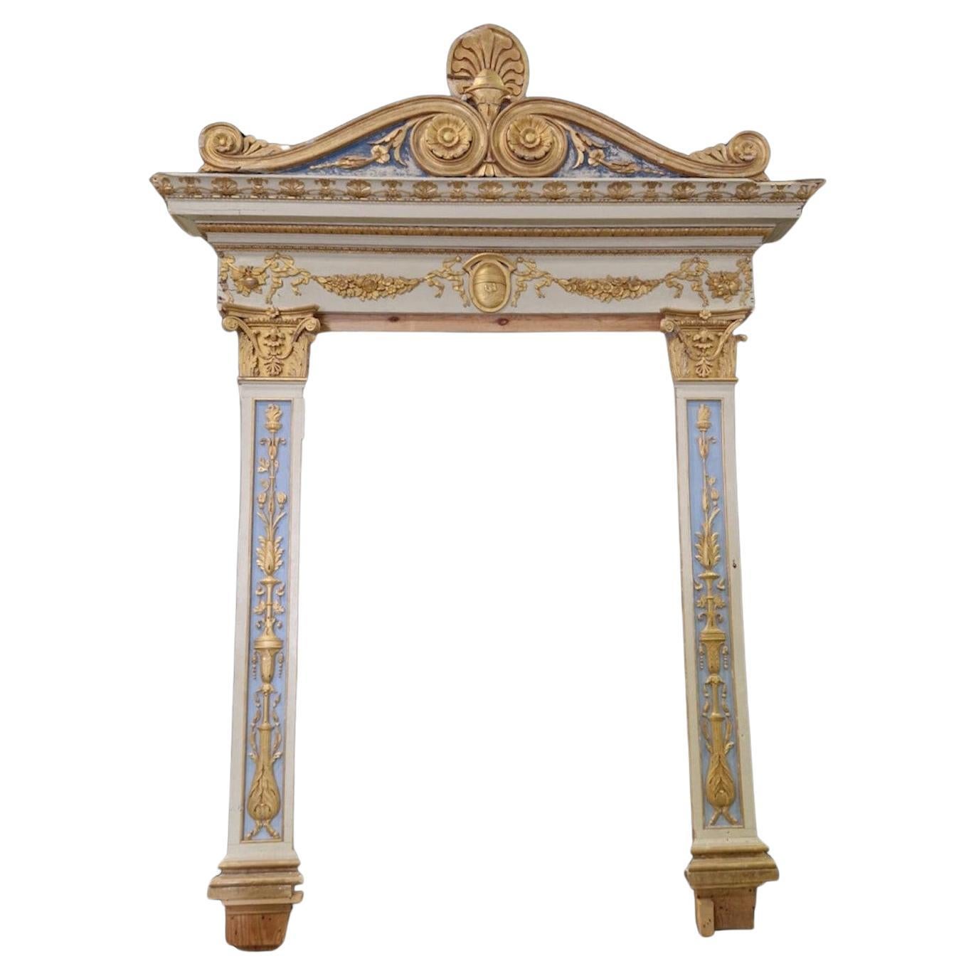 Antikes, riesiges, bemaltes, vergoldetes und reich geschnitztes Holzportal, Neapel (Italien) im Angebot