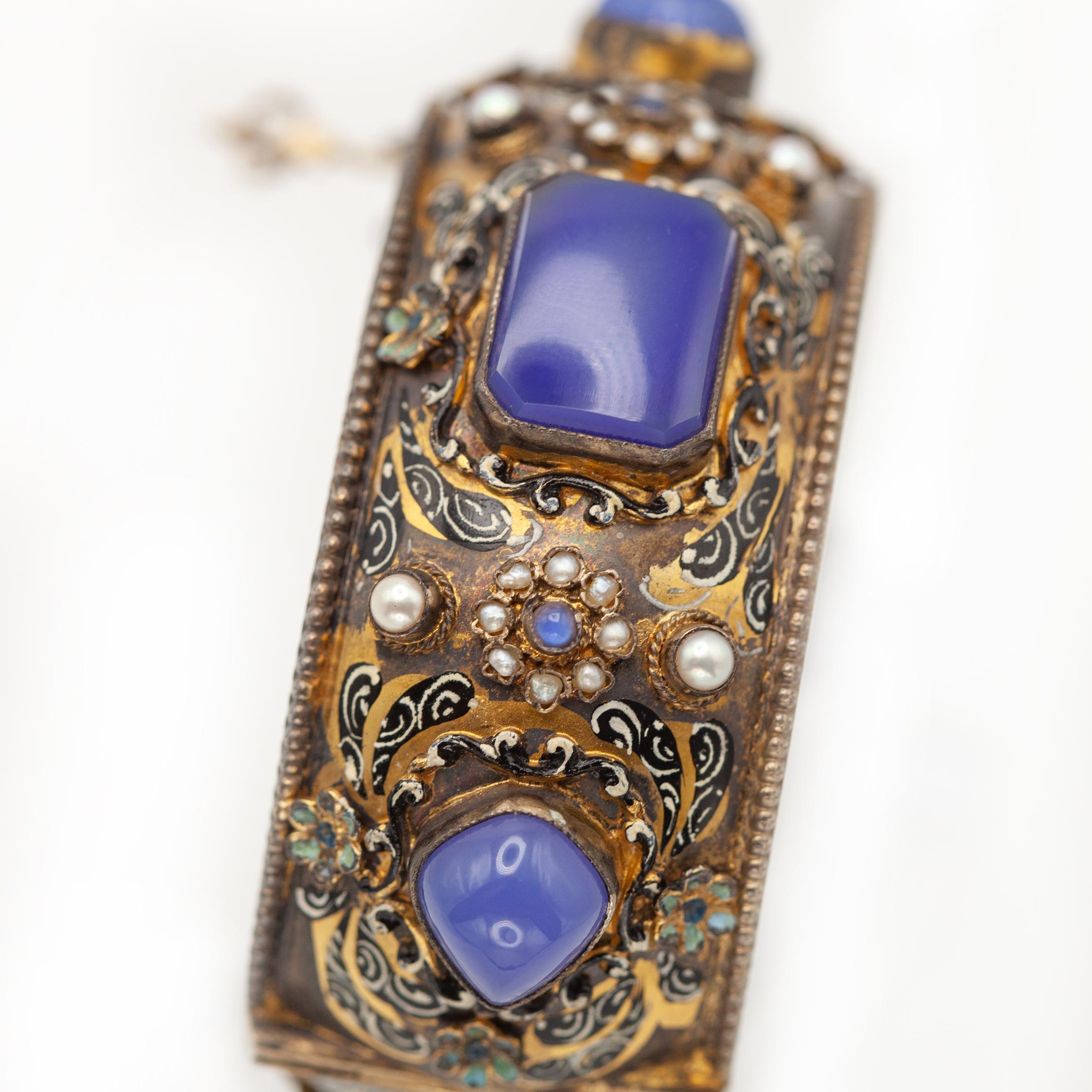 Taille cabochon Bracelet à charnière en argent vermeil émaillé, calcédoine et perles de rocaille (Hungari) en vente