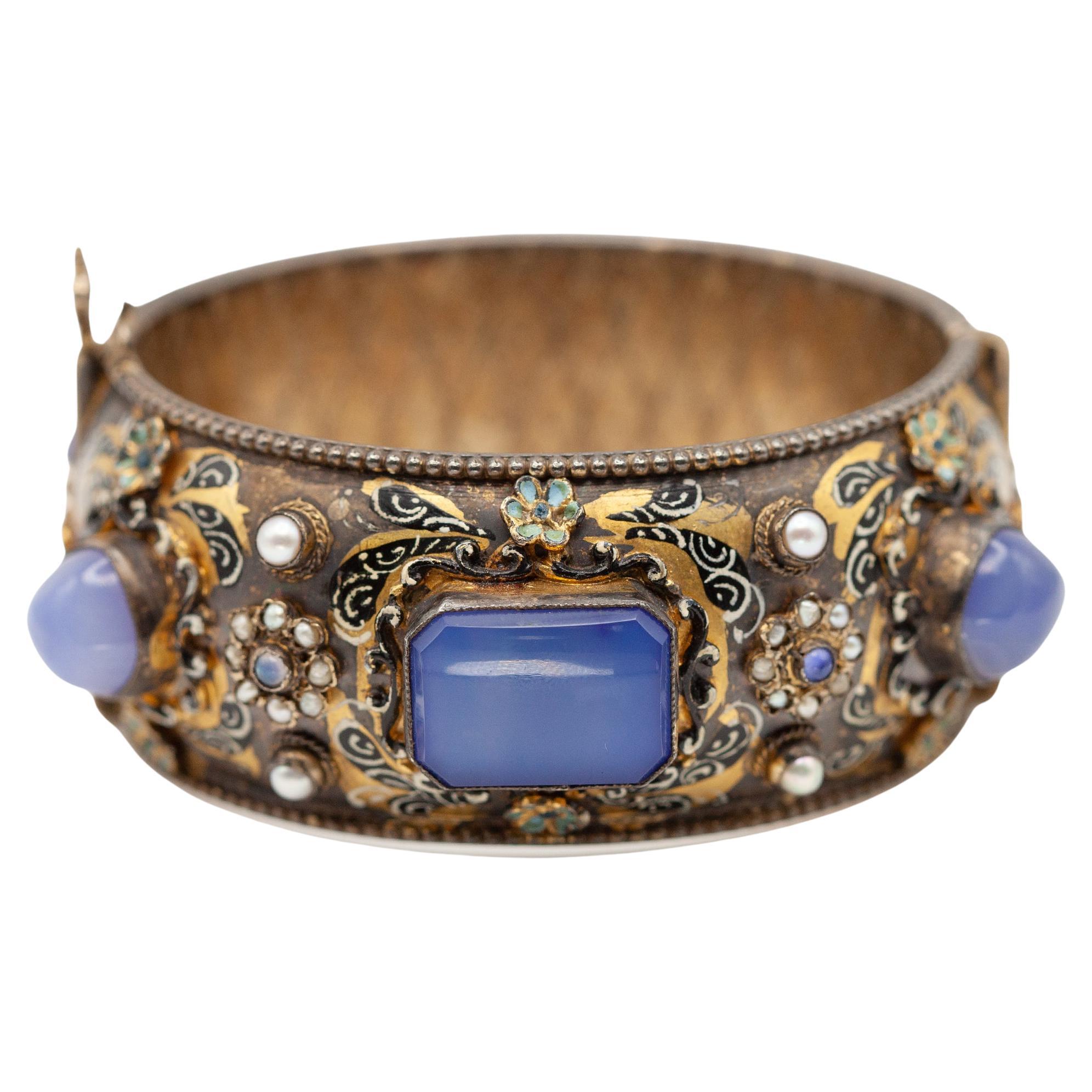 Bracelet à charnière en argent vermeil émaillé, calcédoine et perles de rocaille (Hungari) en vente