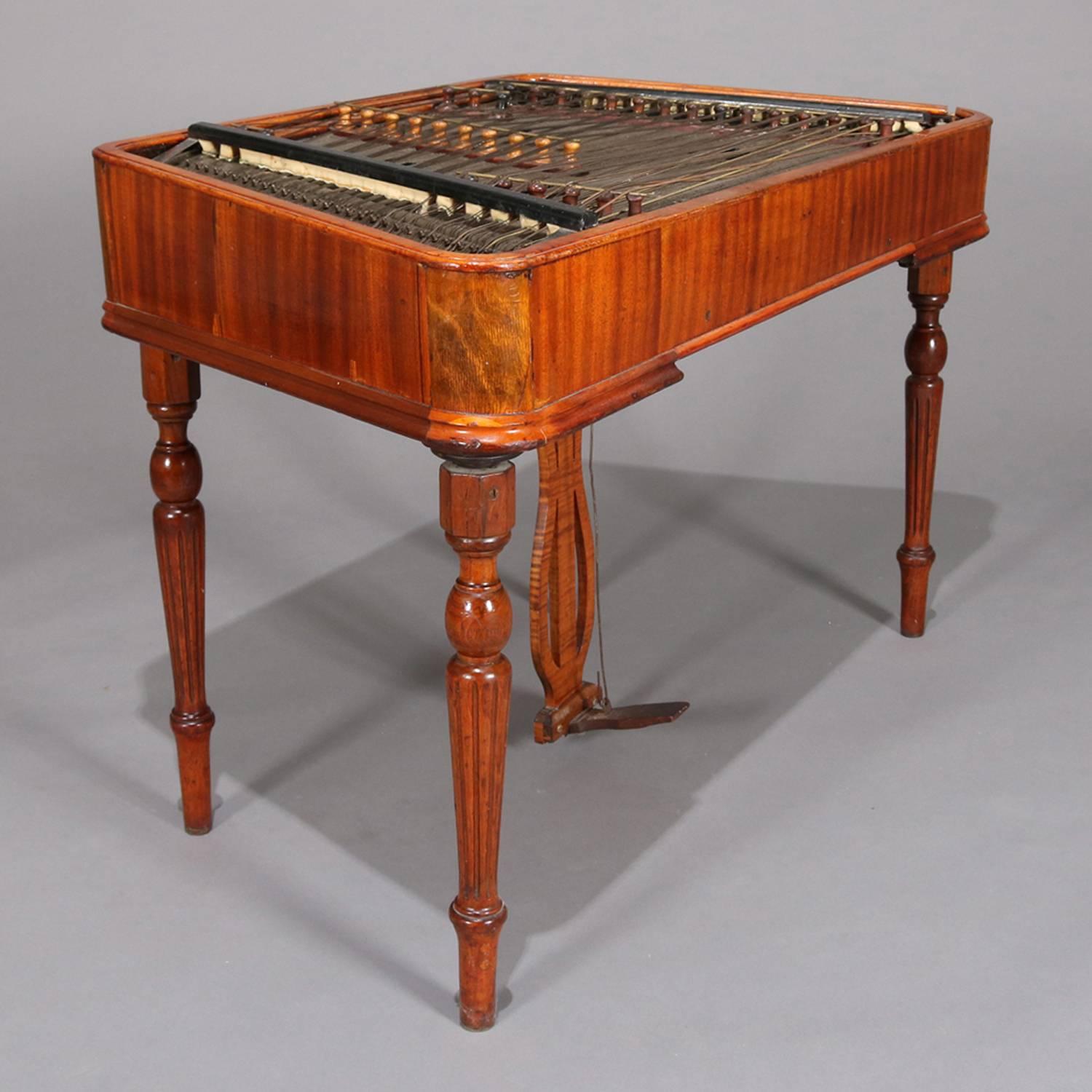Antiguo Dulcimer de Martillo Cymbalom Modelo de Suelo de Madera Satinada Húngara, circa 1840 siglo XIX