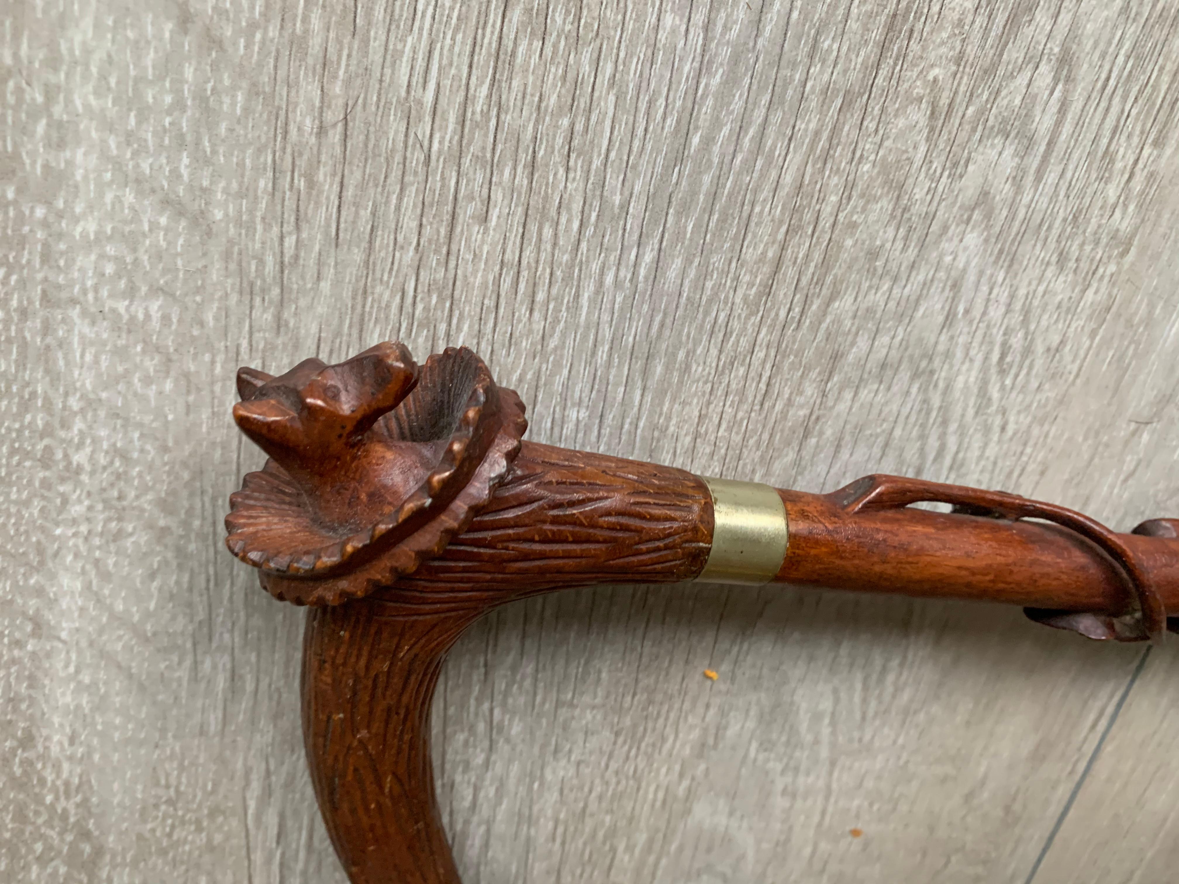Hunting Cane Walking Stick with Carved Terrier Head and Leaves All Around In Good Condition In Lisse, NL