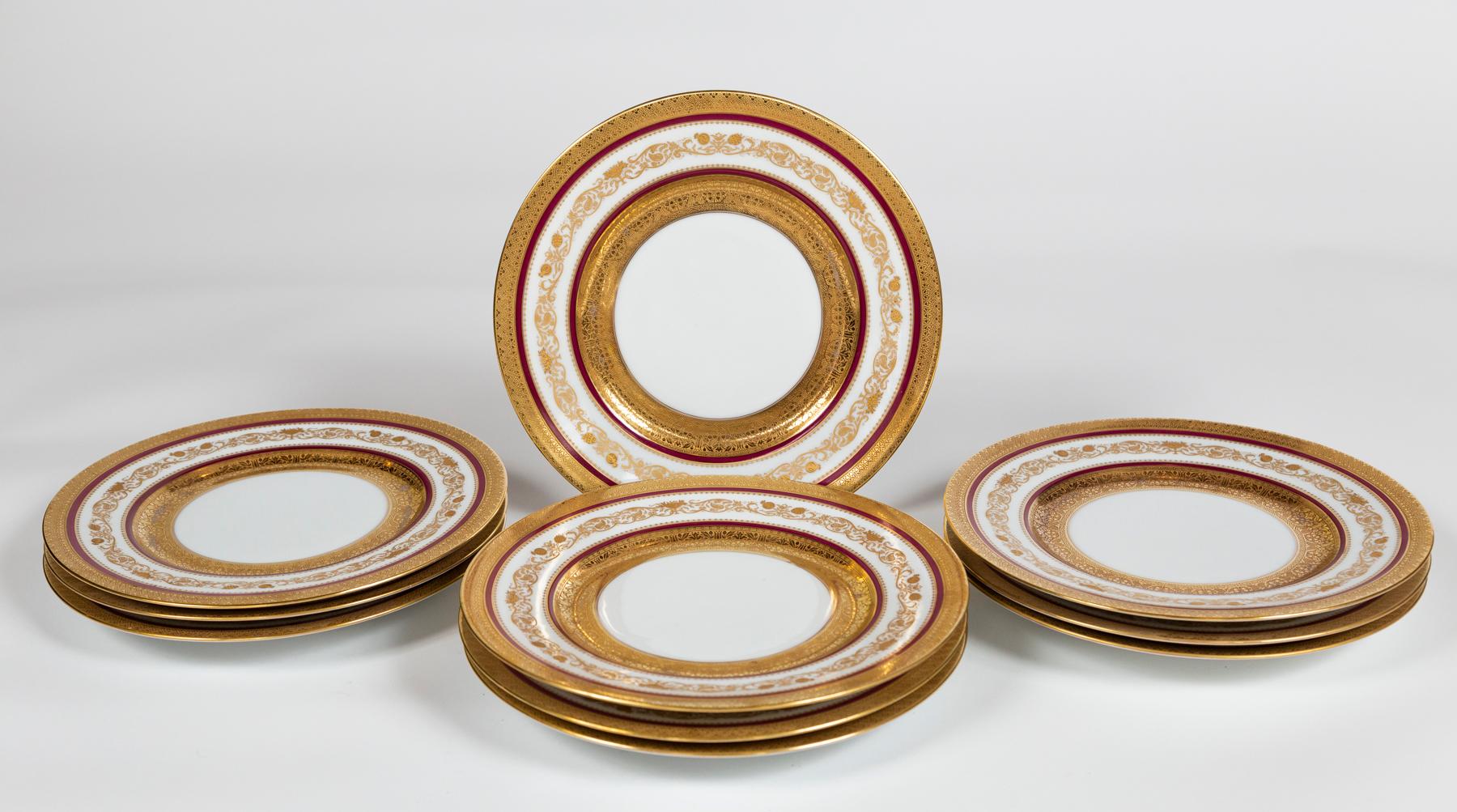 Antique Hutschenreuther Dinner Plates, Early 20th Century, Bavaria In Good Condition For Sale In Chappaqua, NY