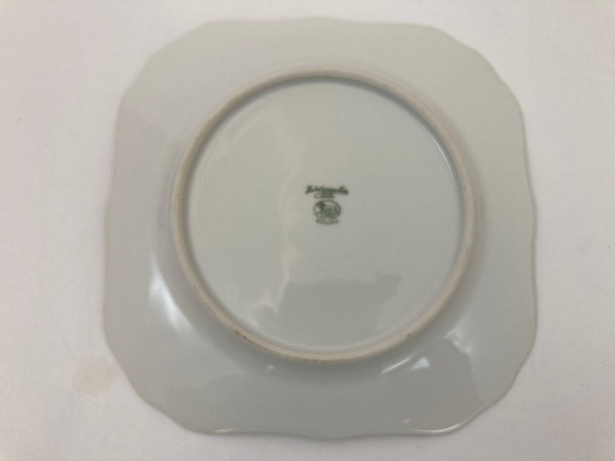 Antiker quadratischer Hutschenreuther Selb Bavaria Feiner Porzellanteller mit Blumenmuster aus Gelbgold im Angebot 3