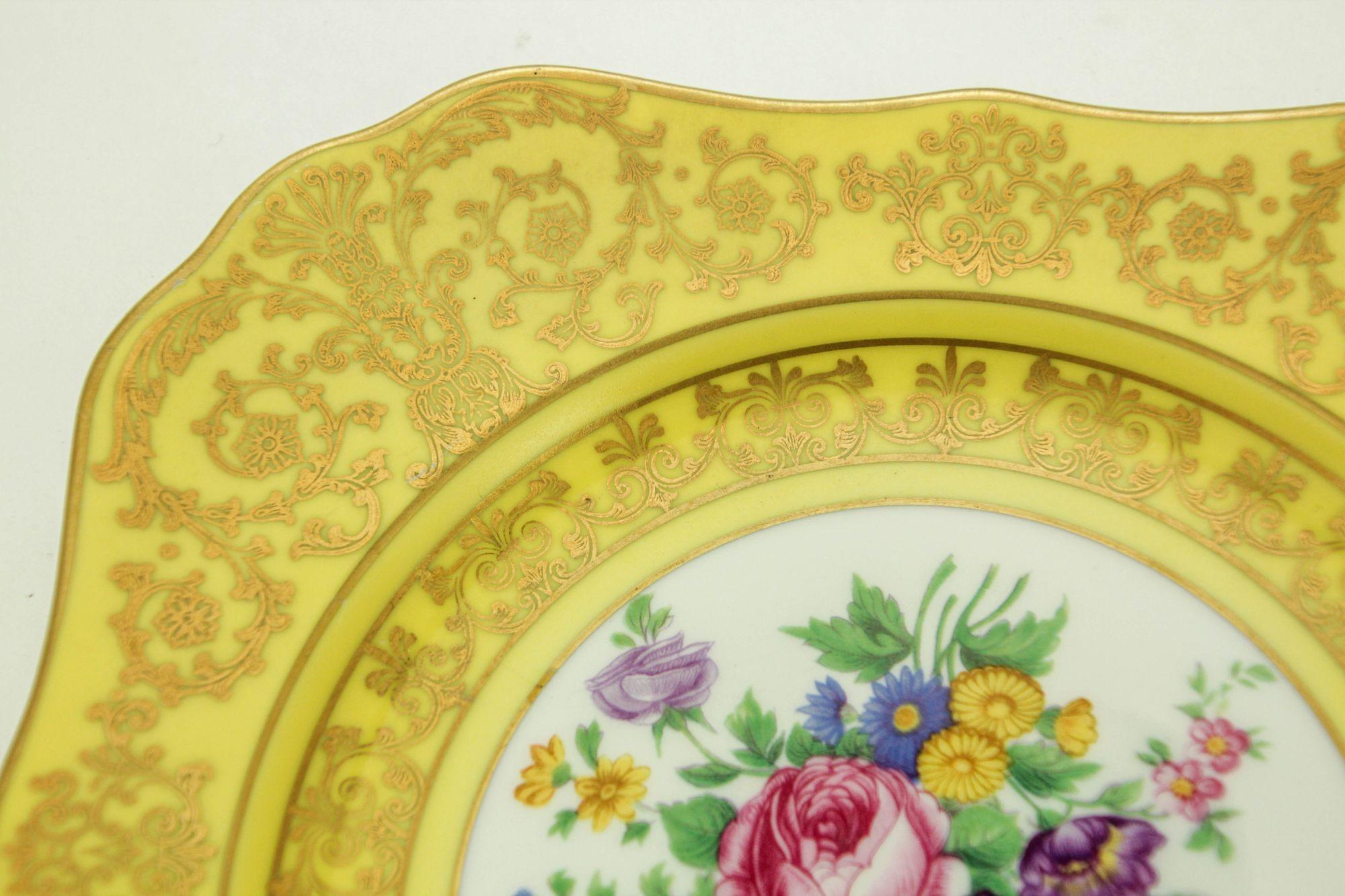 Antiker quadratischer Hutschenreuther Selb Bavaria Feiner Porzellanteller mit Blumenmuster aus Gelbgold im Angebot 2