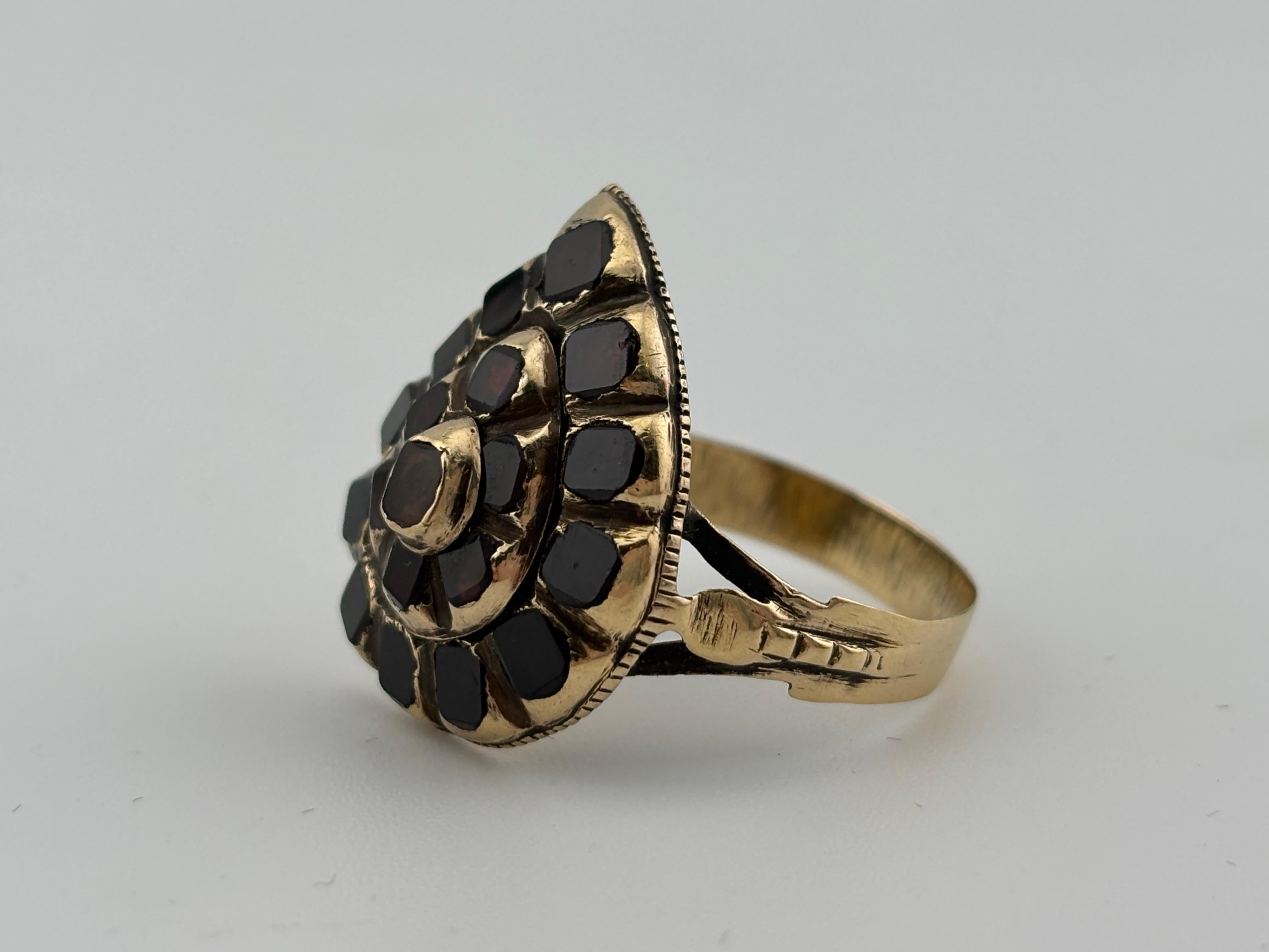 da uomo o donna Anello antico in oro 18k con granato iberico tagliato a tavola del 1780 circa in vendita