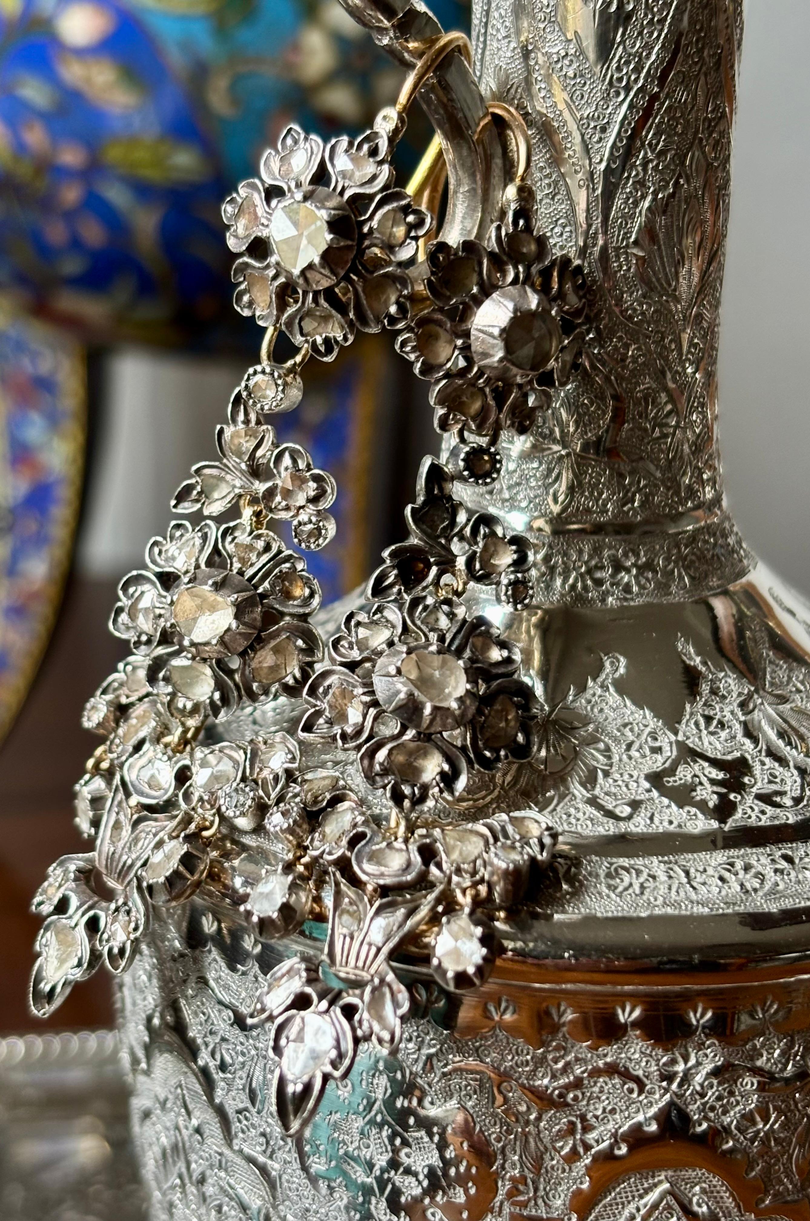Antique Iberian (Catalan)  Day & Night Rose Cut Diamond Chandelier Earrings. Ca. 1800´s (Spanish Georgian period)
A lovely pair of original Georgian earrings set with foiled rose-cut diamonds.
These  3-drop earring, called a girandole because of its
