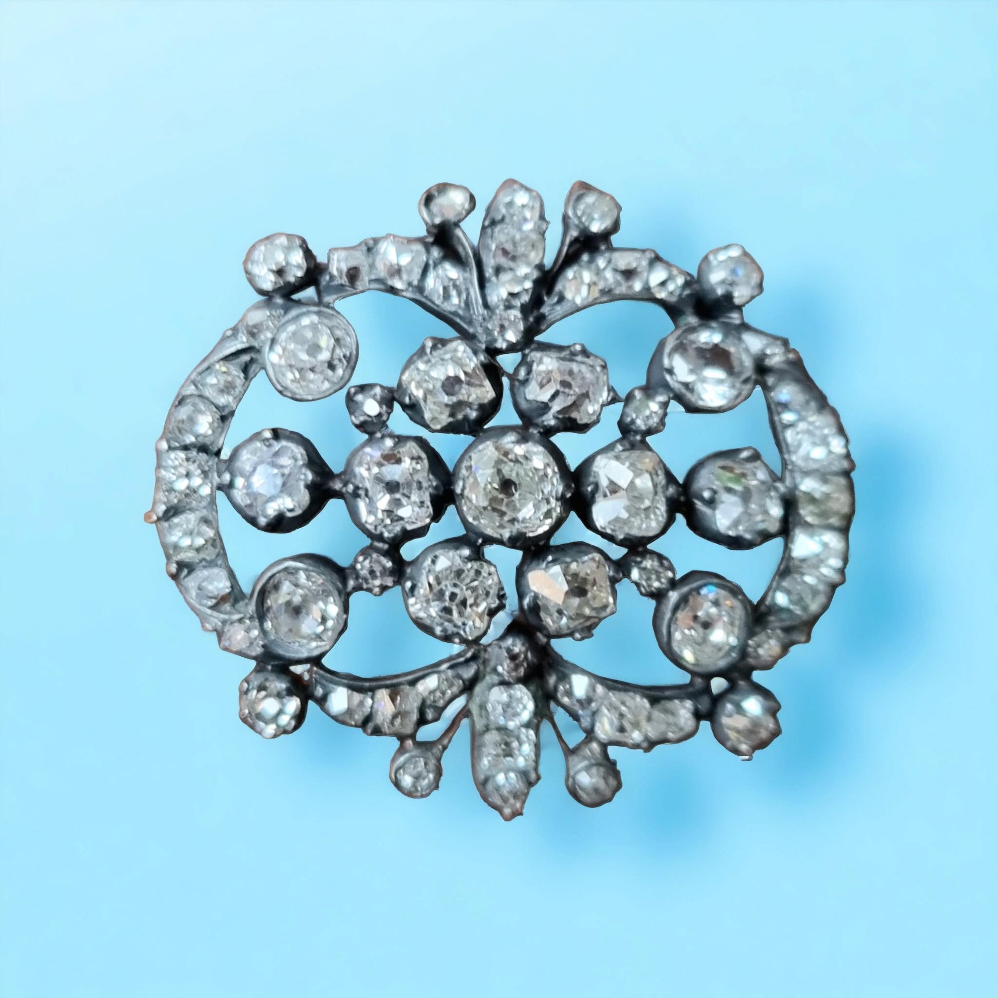 Antique pendentif/broche en diamant ibérique 19ème siècle en vente 8