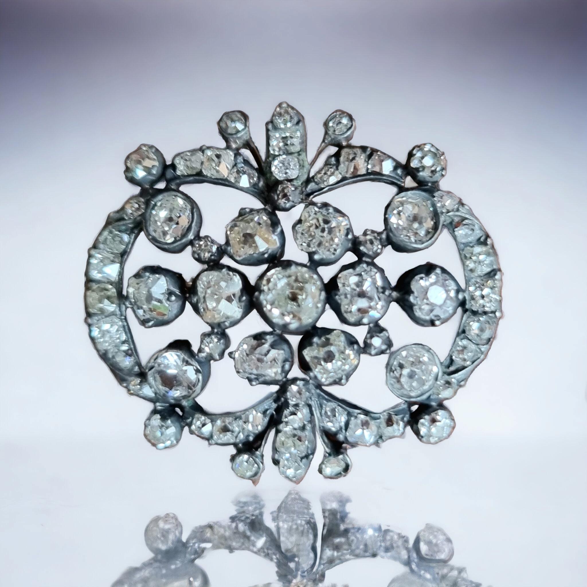 Antique pendentif/broche en diamant ibérique 19ème siècle Pour femmes en vente